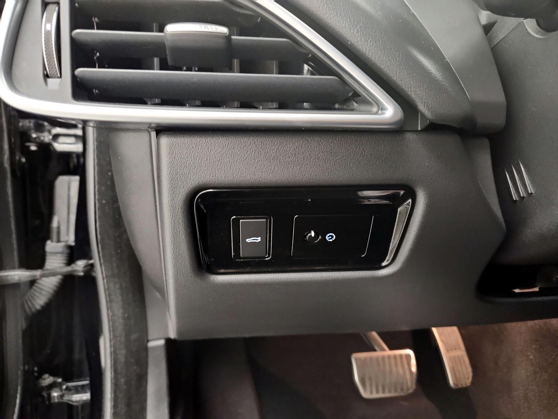 Thumbnail: 2019 Jaguar XE - 13