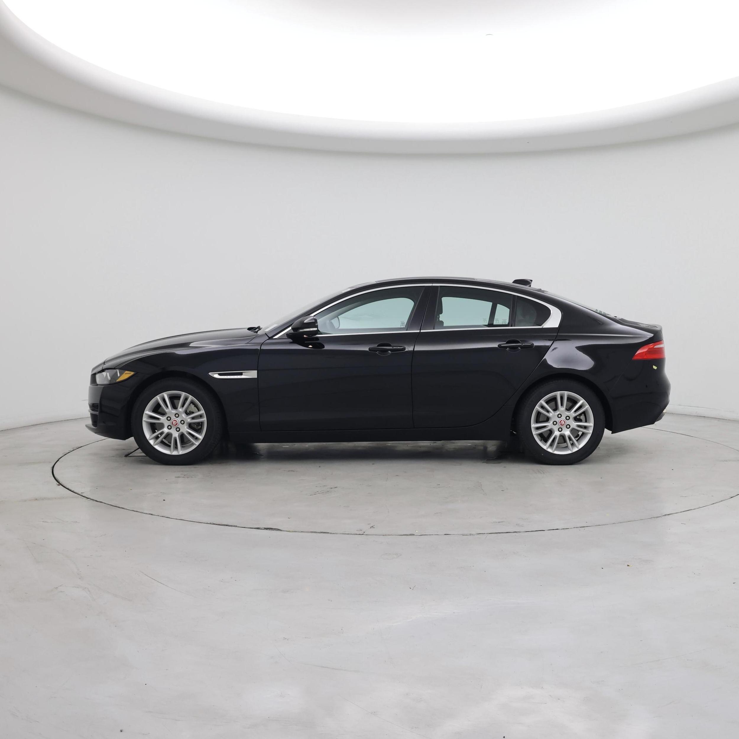 Thumbnail: 2019 Jaguar XE - 3
