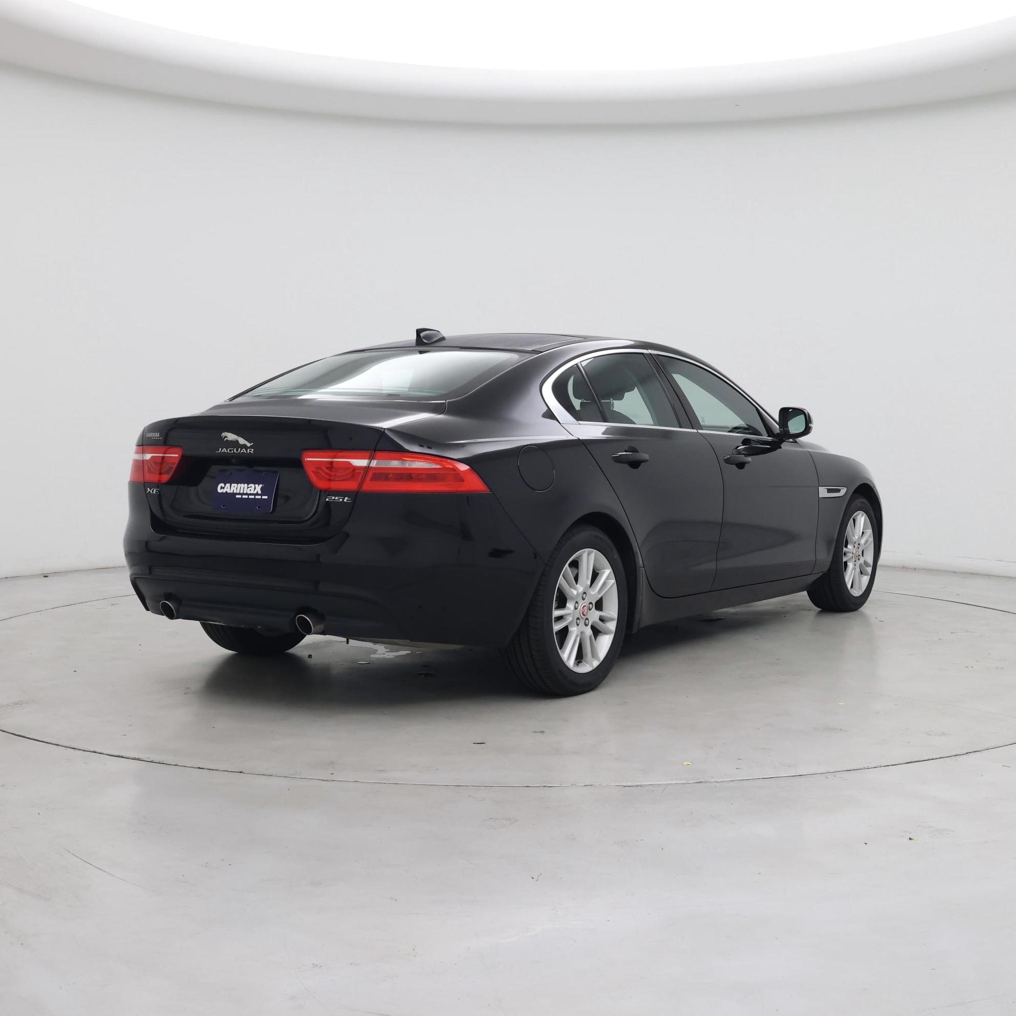 Thumbnail: 2019 Jaguar XE - 8