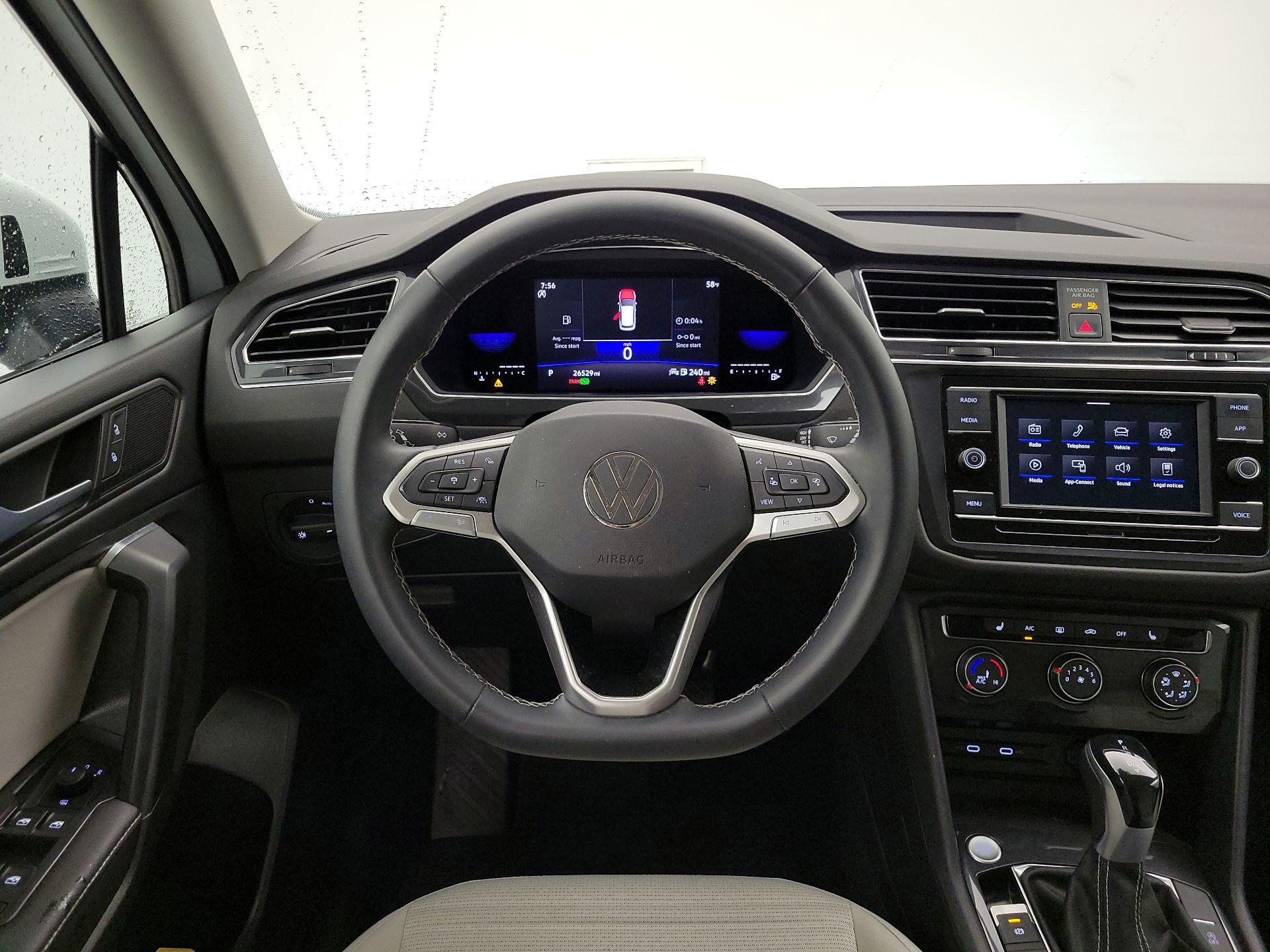 Thumbnail: 2023 Volkswagen Tiguan - 10