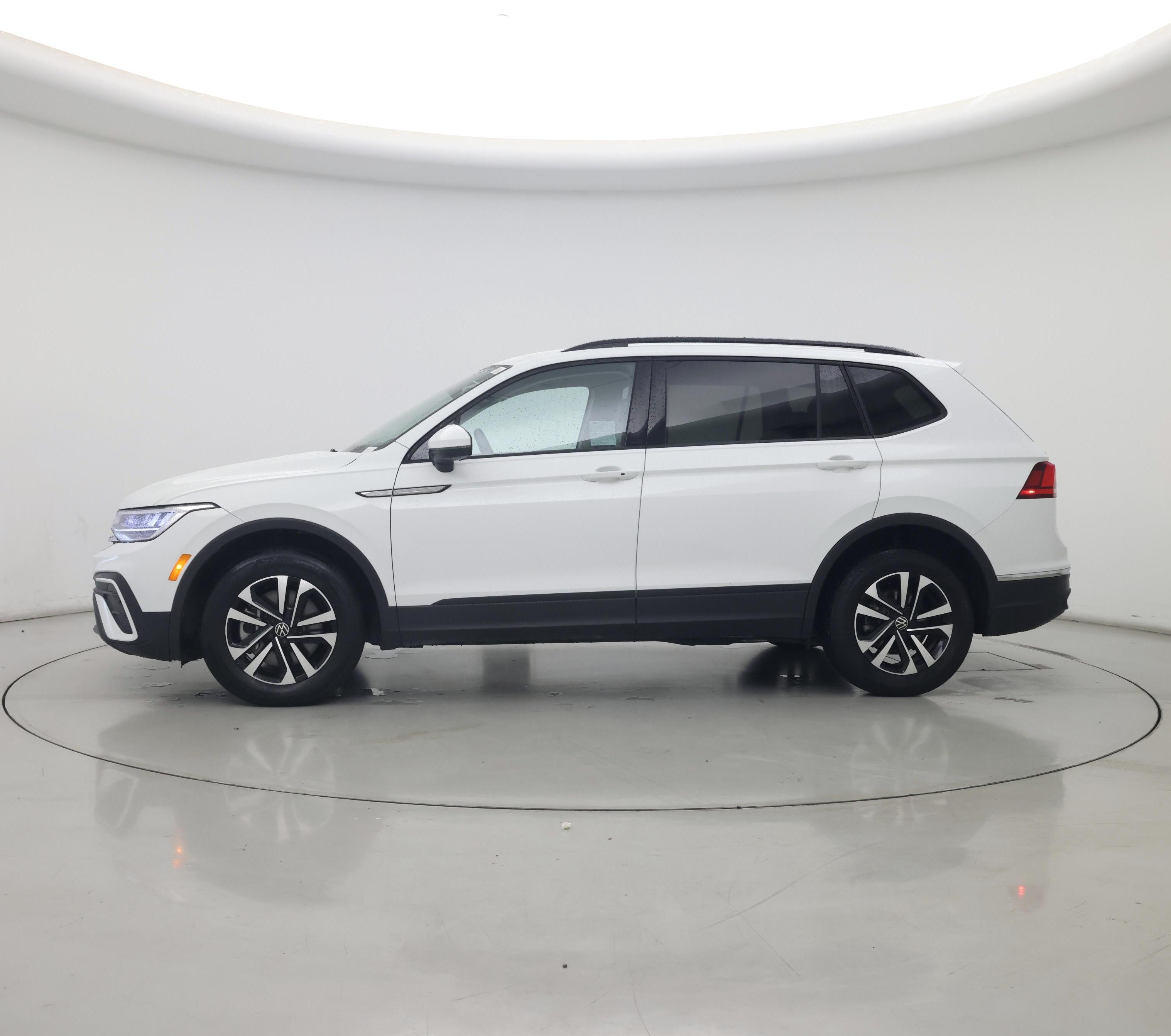 Thumbnail: 2023 Volkswagen Tiguan - 3
