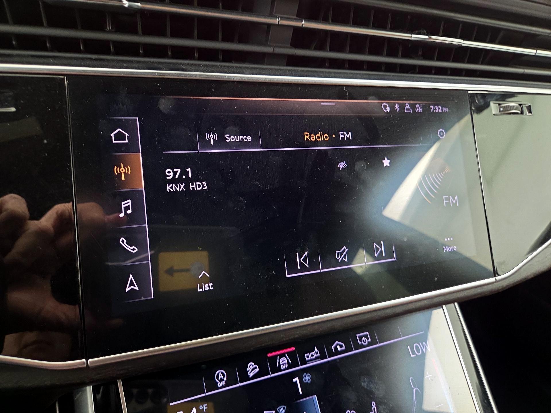 Thumbnail: 2019 Audi Q8 - 16