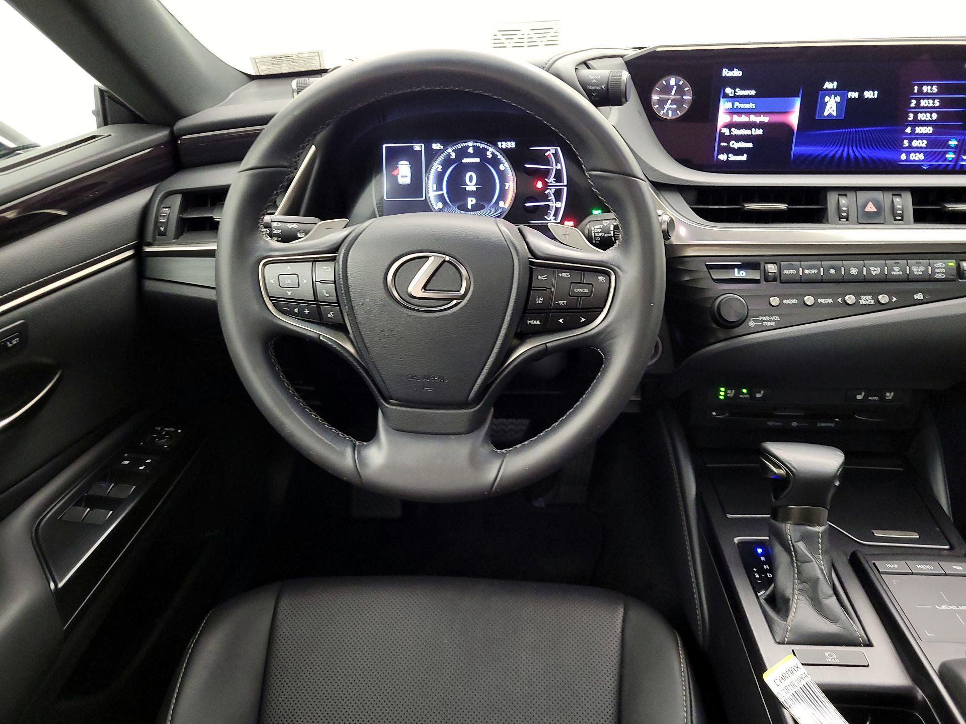 Thumbnail: 2020 Lexus ES - 10