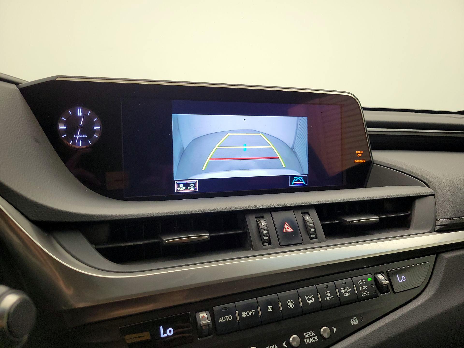Thumbnail: 2020 Lexus ES - 15