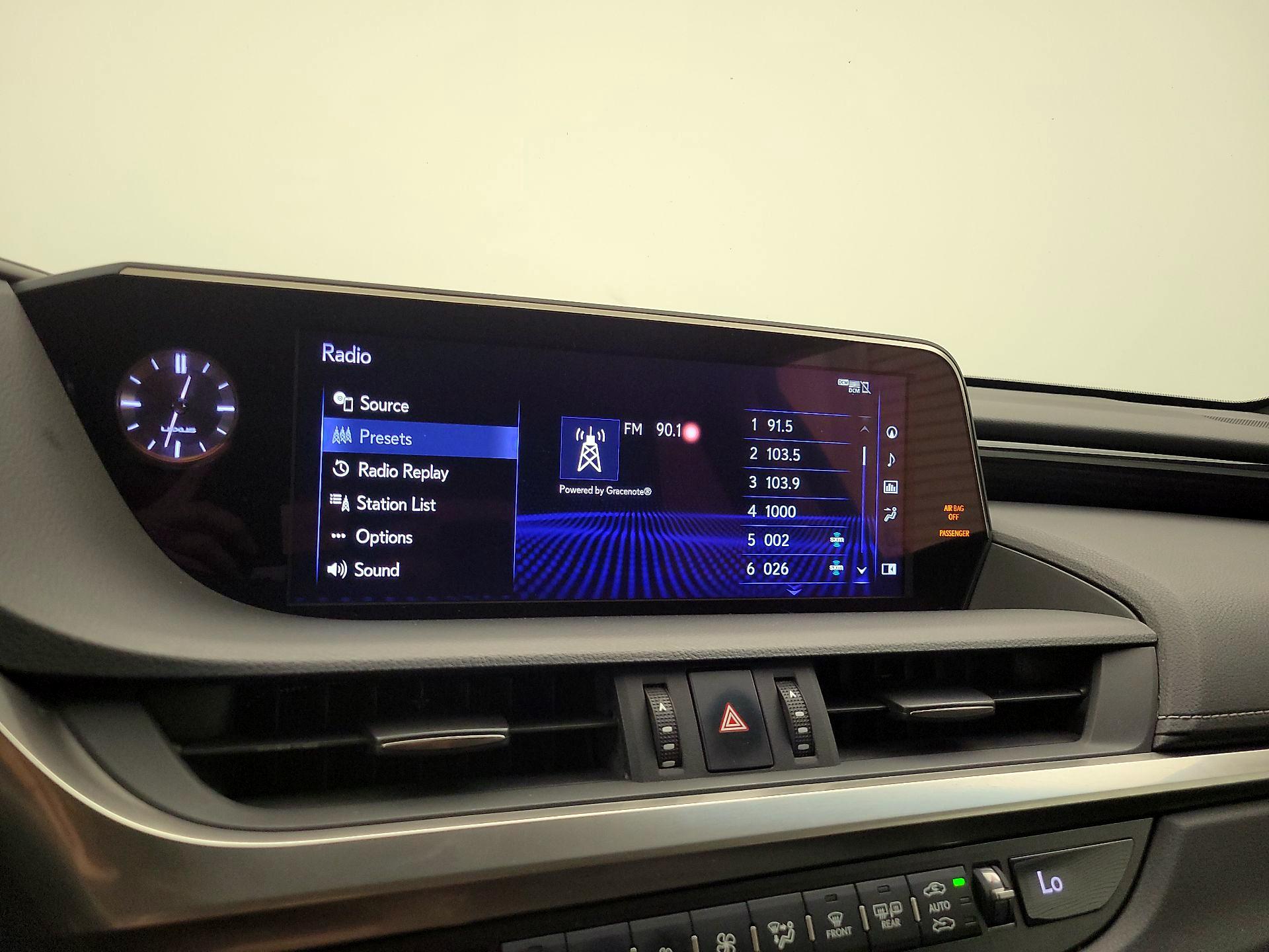 Thumbnail: 2020 Lexus ES - 16
