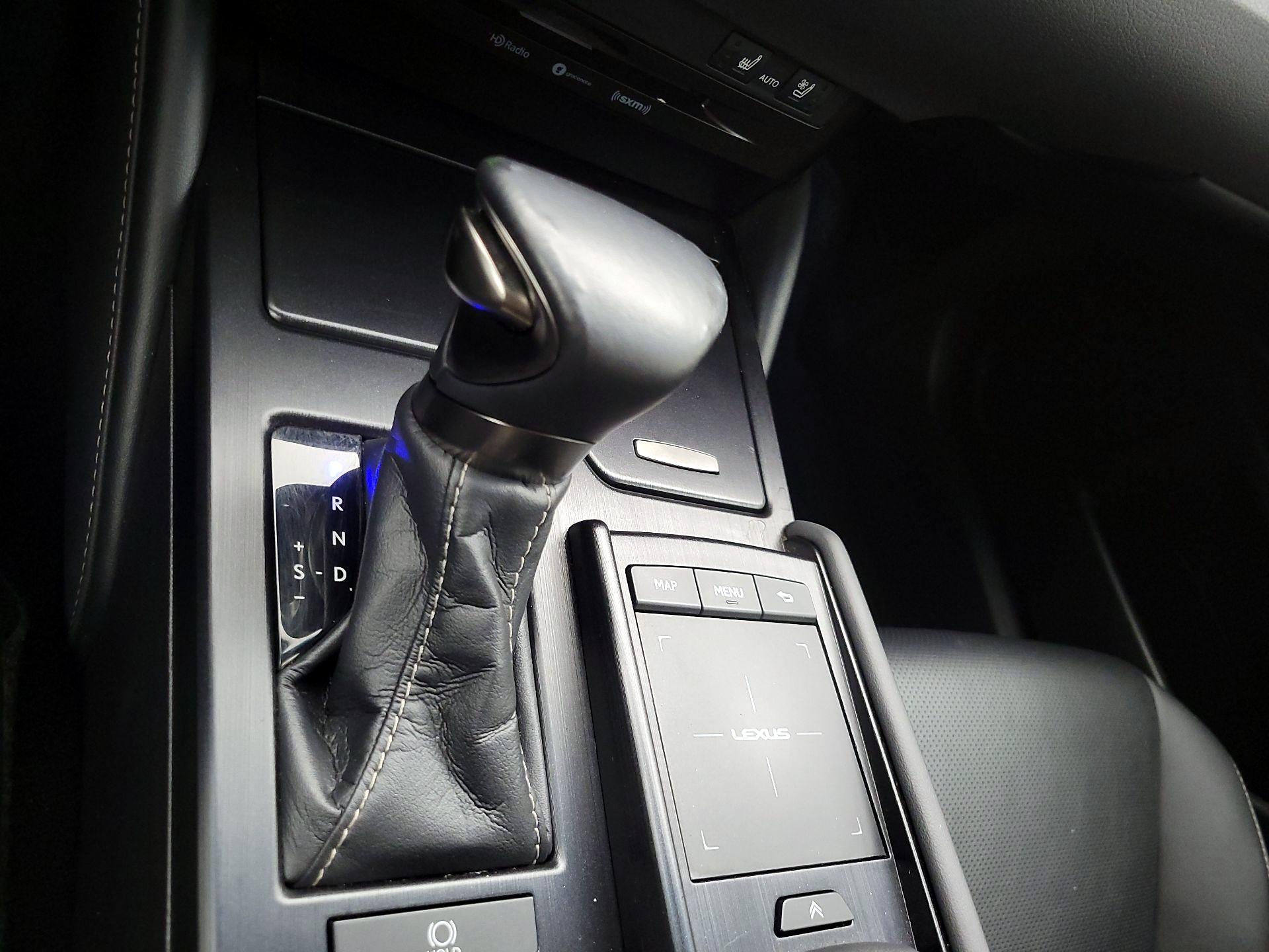 Thumbnail: 2020 Lexus ES - 18