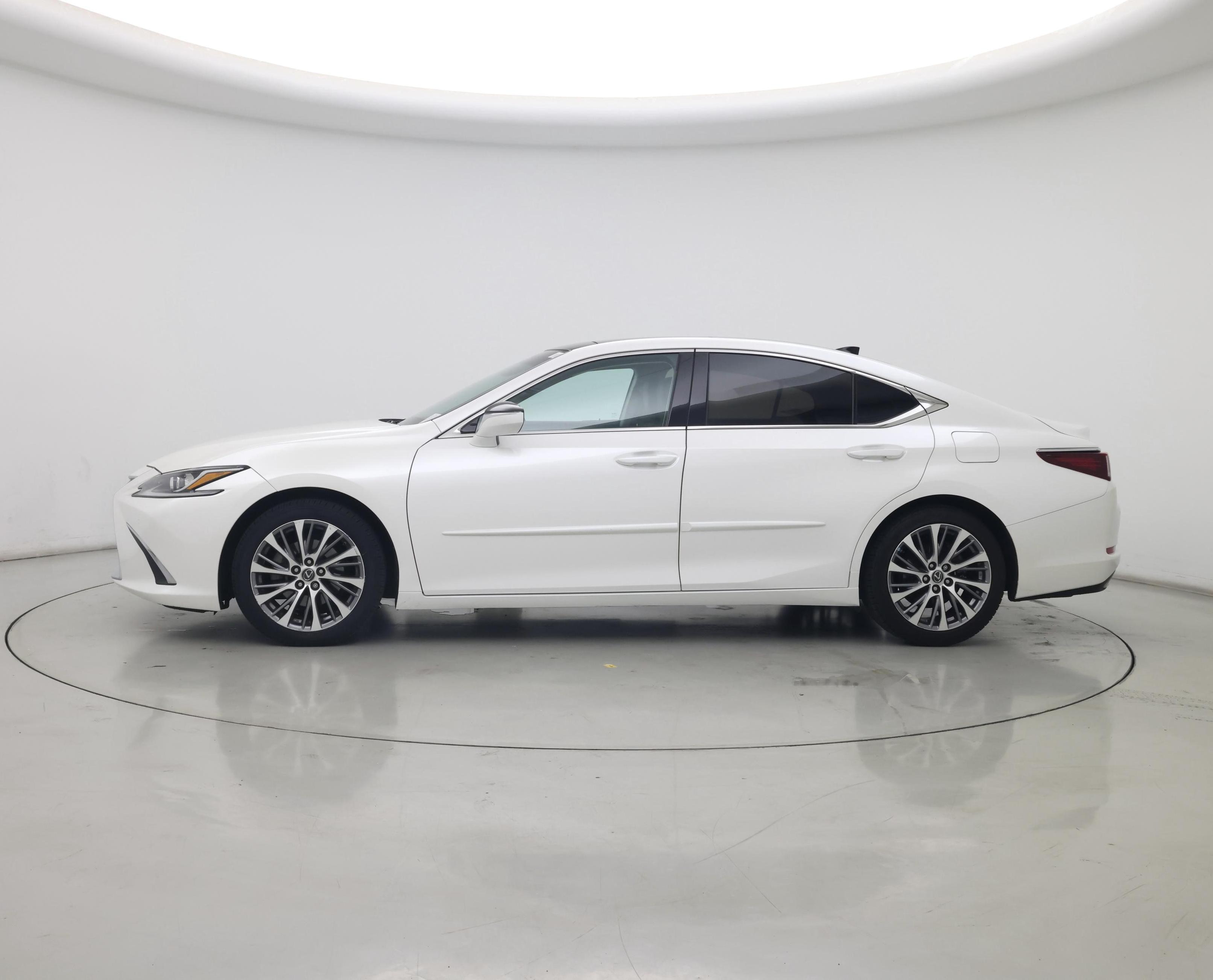 Thumbnail: 2020 Lexus ES - 3