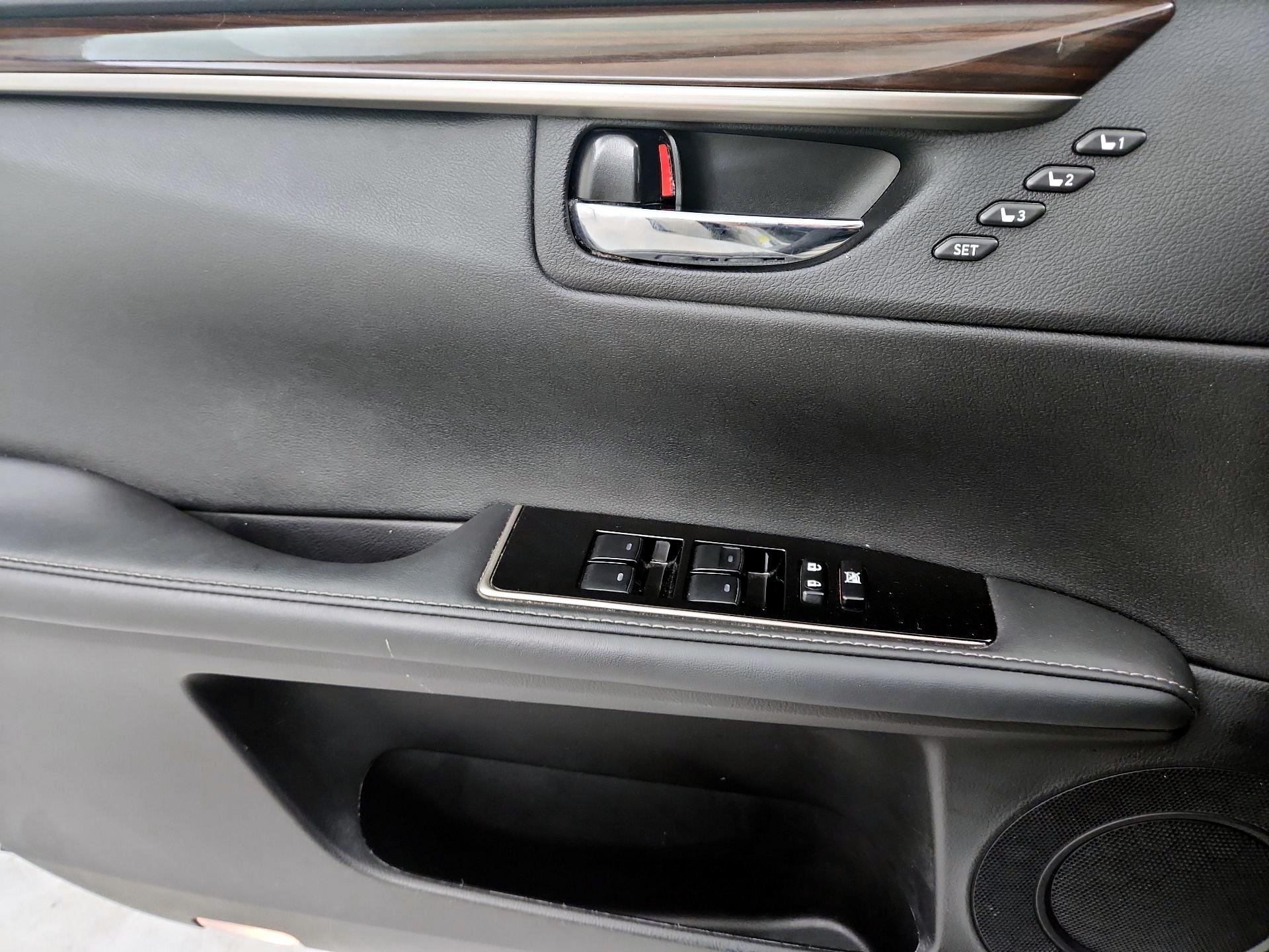 Thumbnail: 2017 Lexus ES - 12