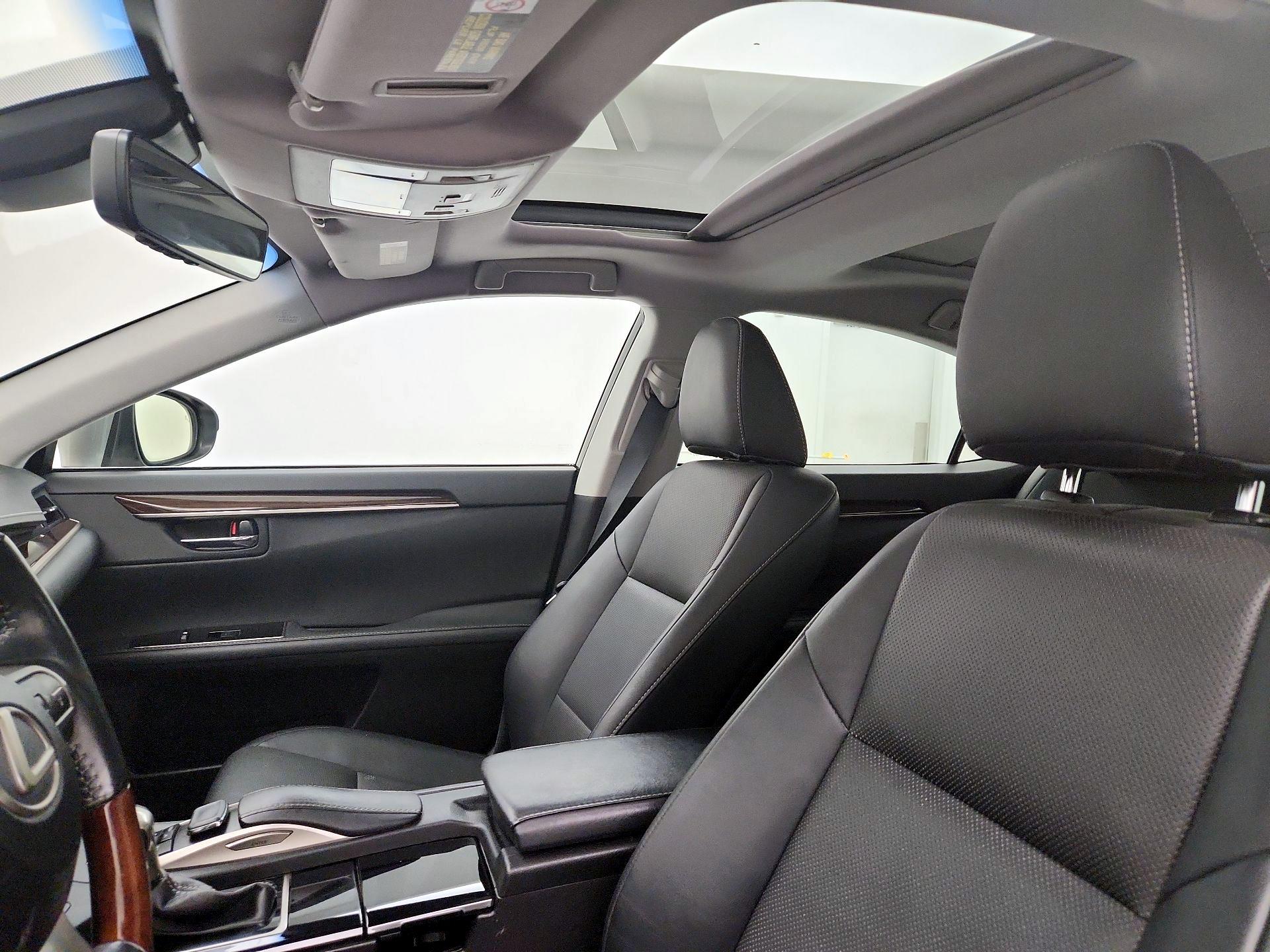 Thumbnail: 2017 Lexus ES - 19