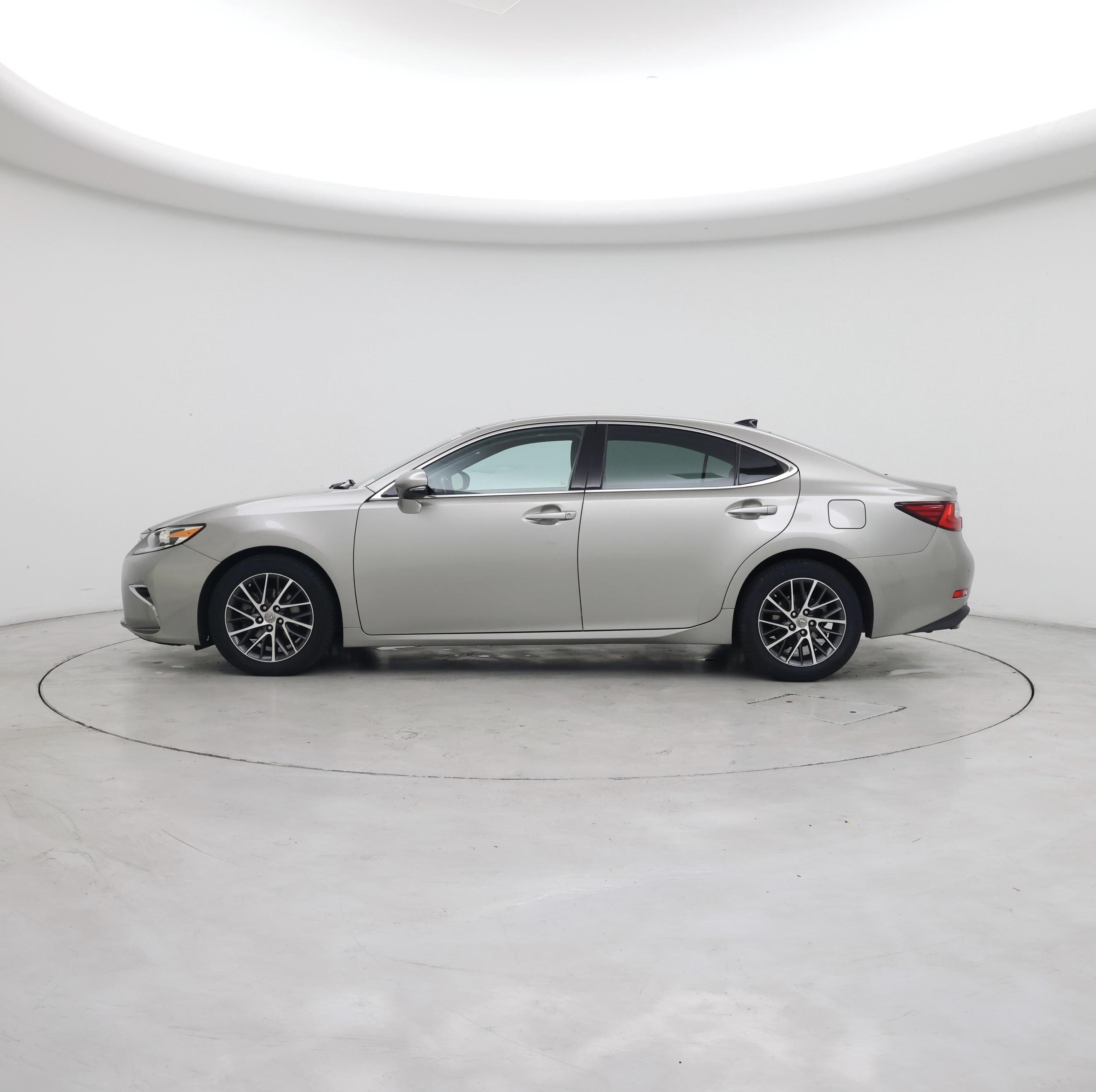 Thumbnail: 2017 Lexus ES - 3