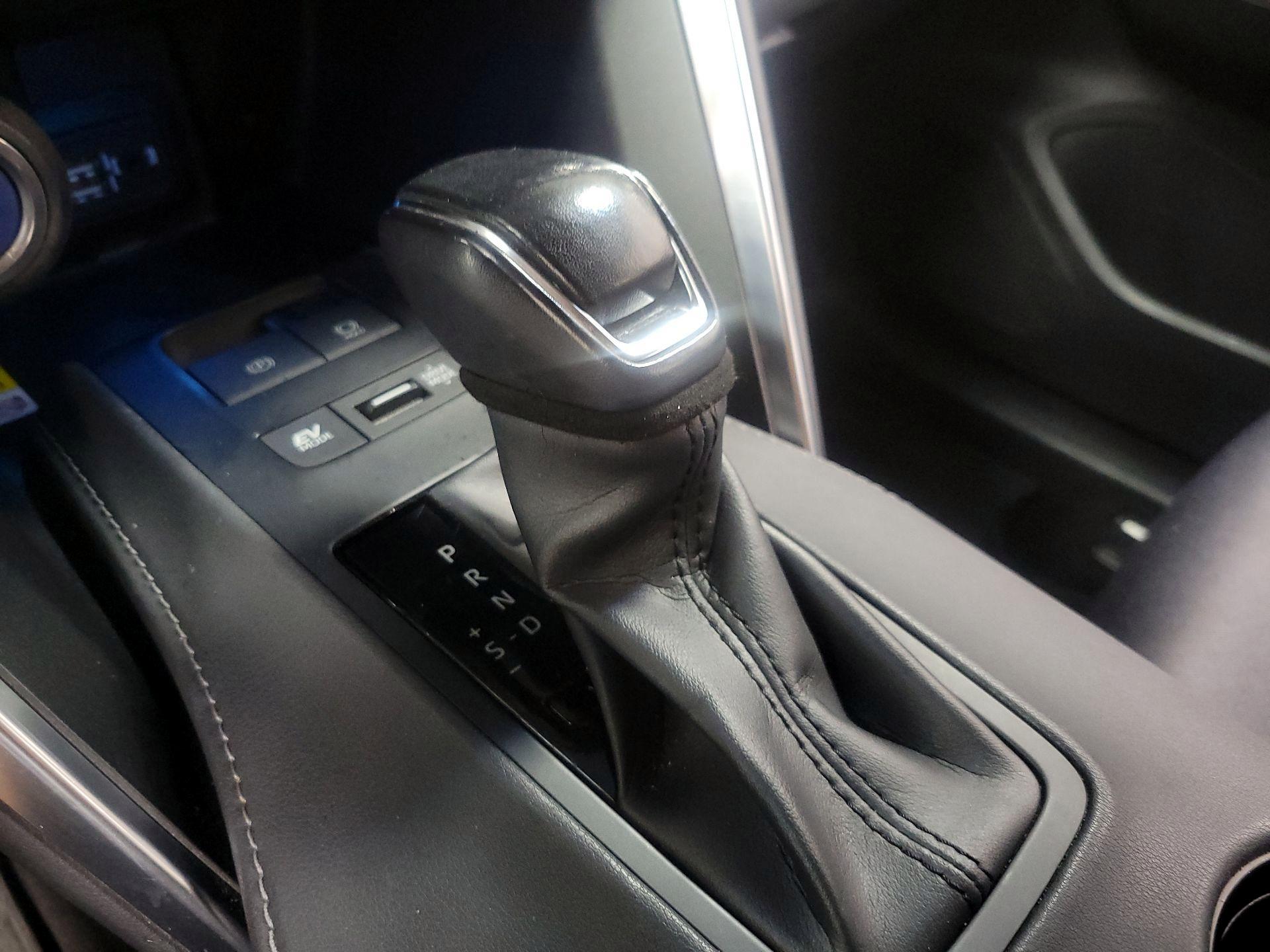 Thumbnail: 2021 Toyota Venza - 17