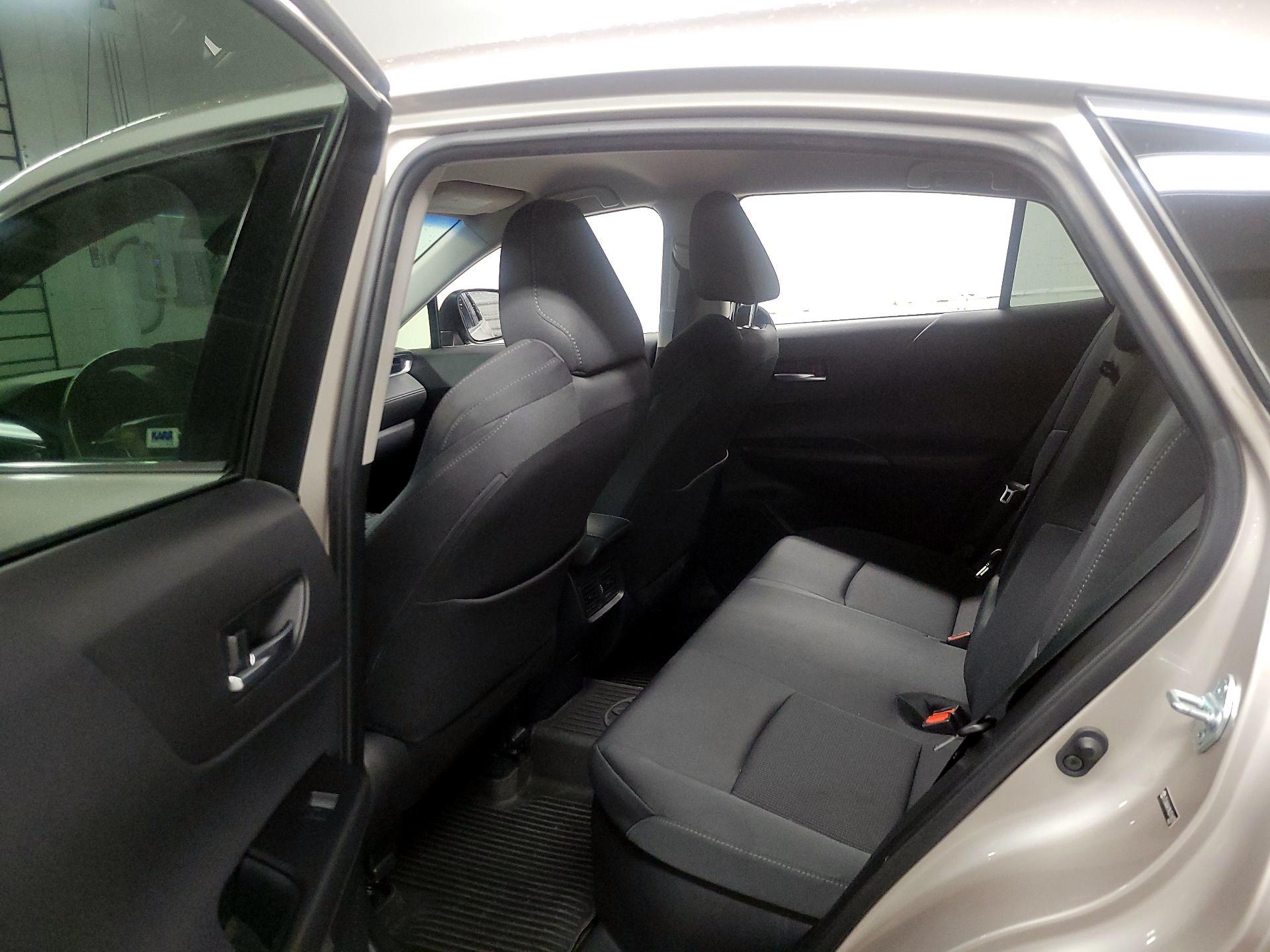 Thumbnail: 2021 Toyota Venza - 18