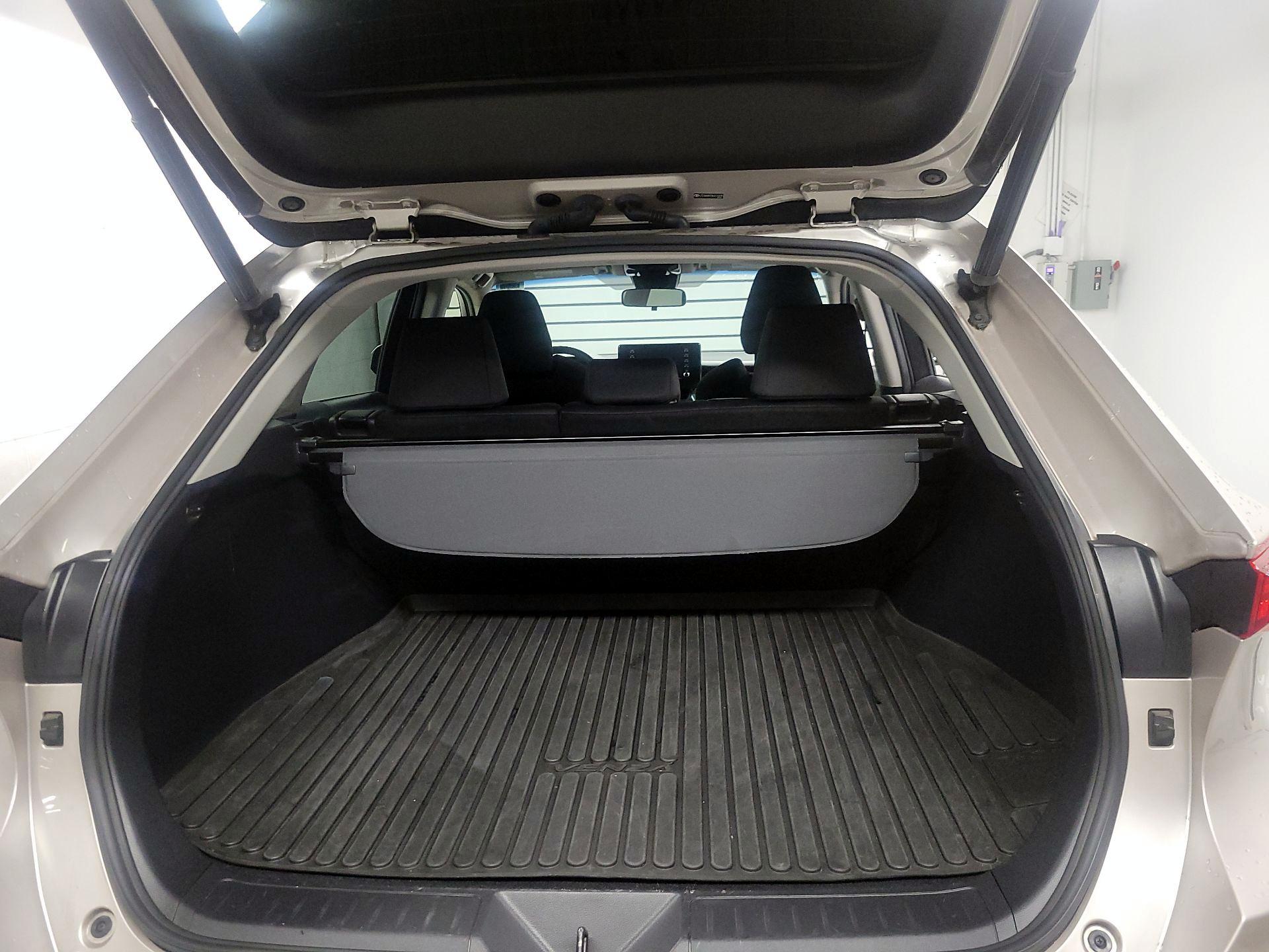 Thumbnail: 2021 Toyota Venza - 19