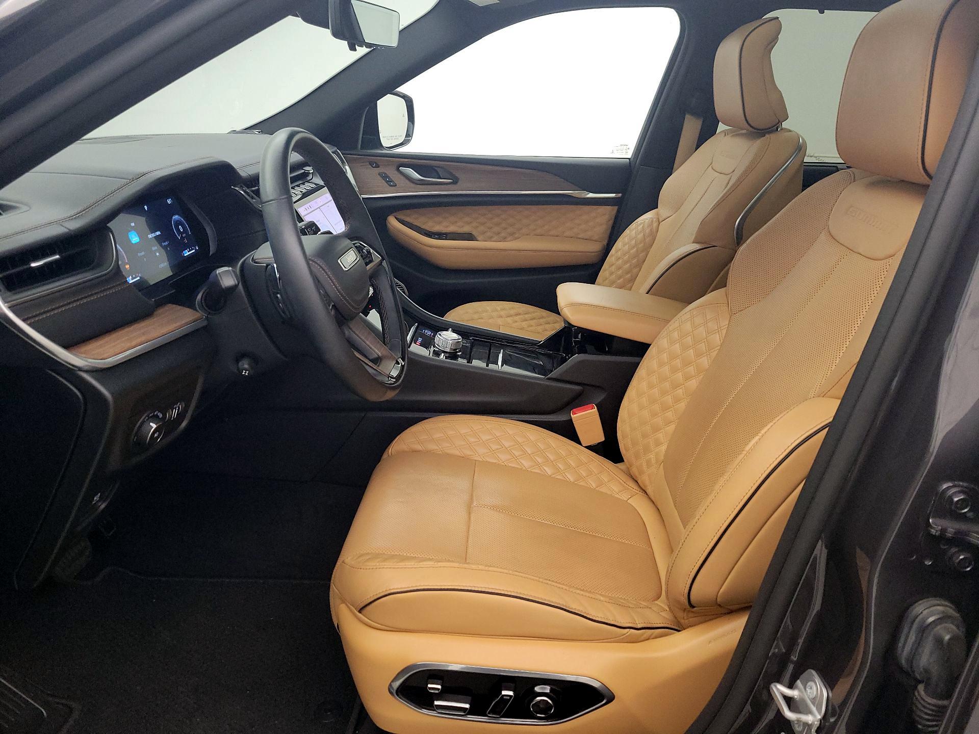 Thumbnail: 2022 Jeep Grand Cherokee - 11