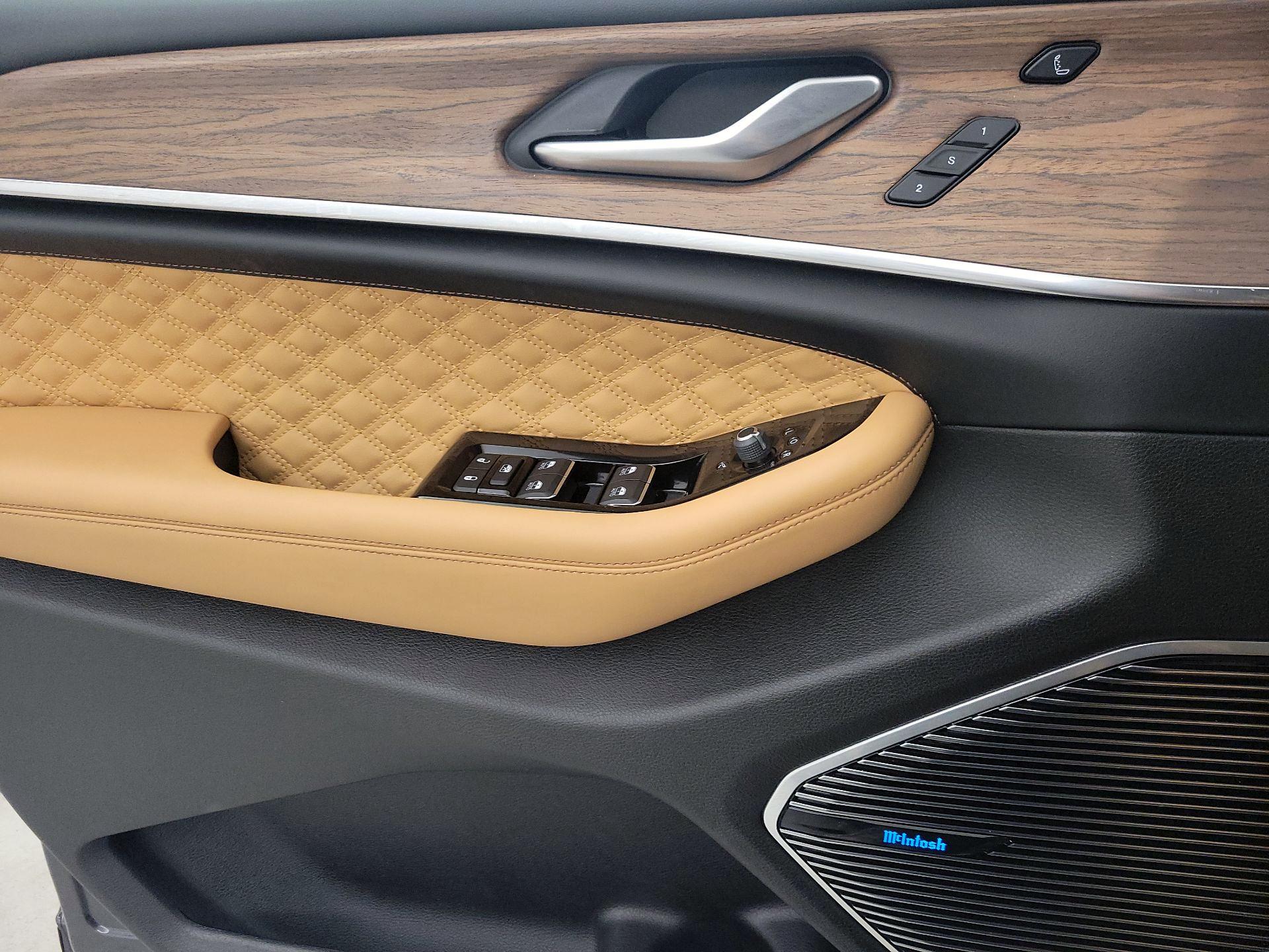 Thumbnail: 2022 Jeep Grand Cherokee - 12