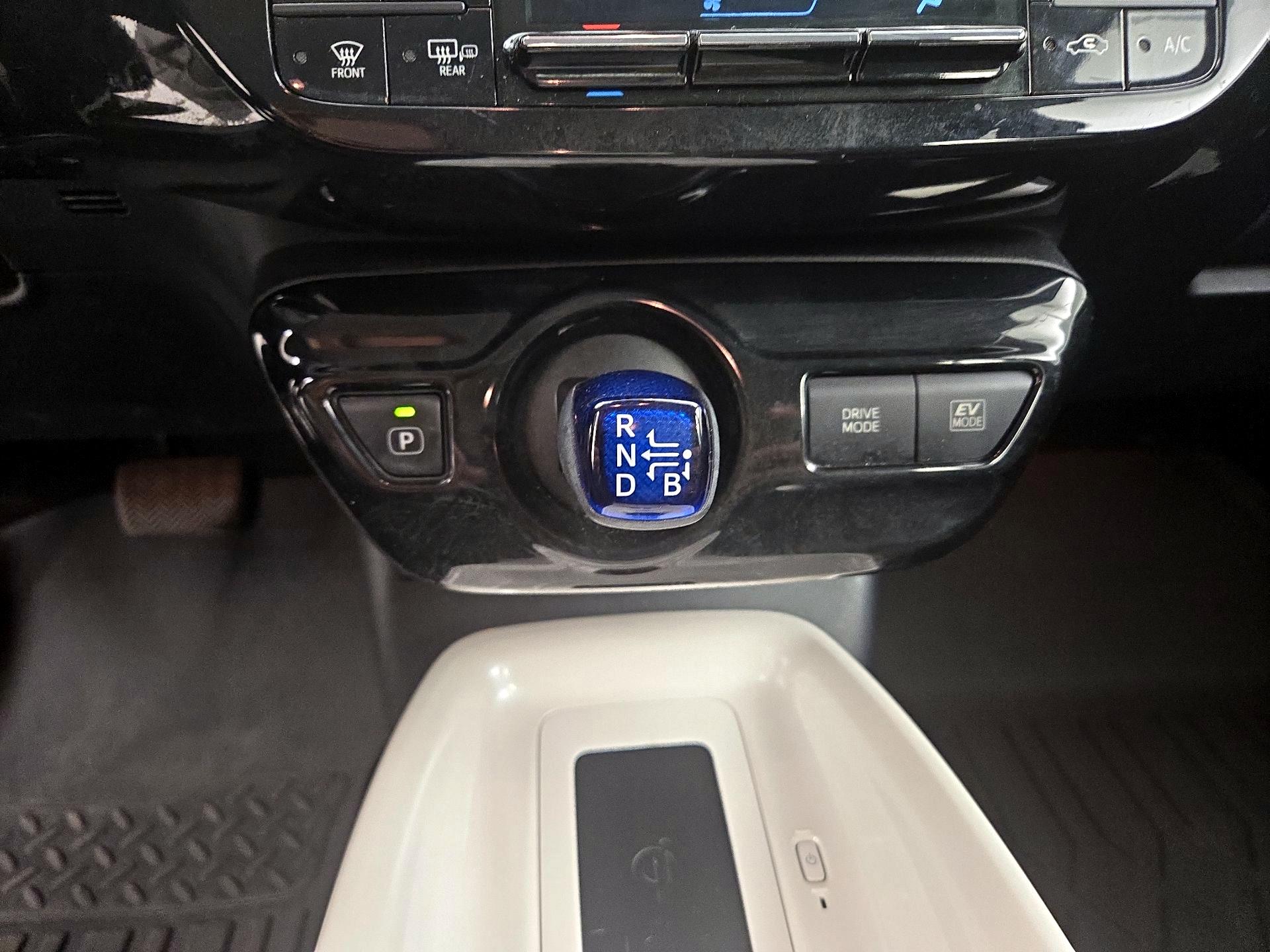 Thumbnail: 2016 Toyota Prius - 17
