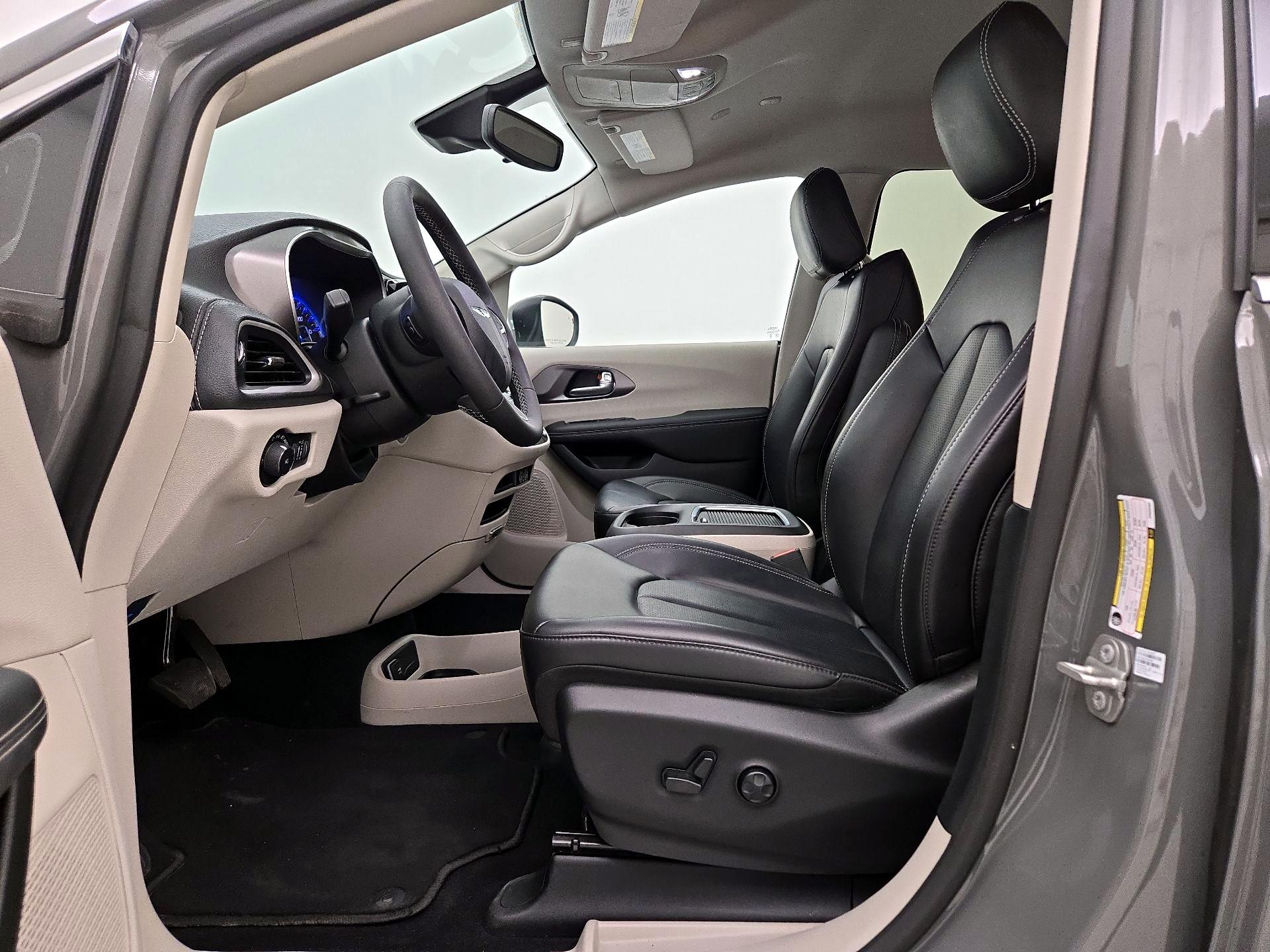 Thumbnail: 2023 Chrysler Pacifica - 11