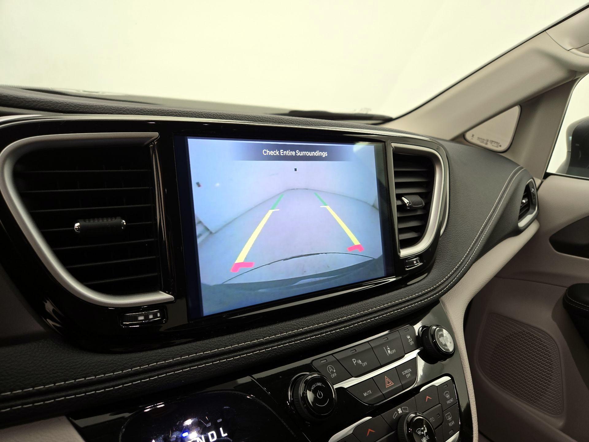 Thumbnail: 2023 Chrysler Pacifica - 14