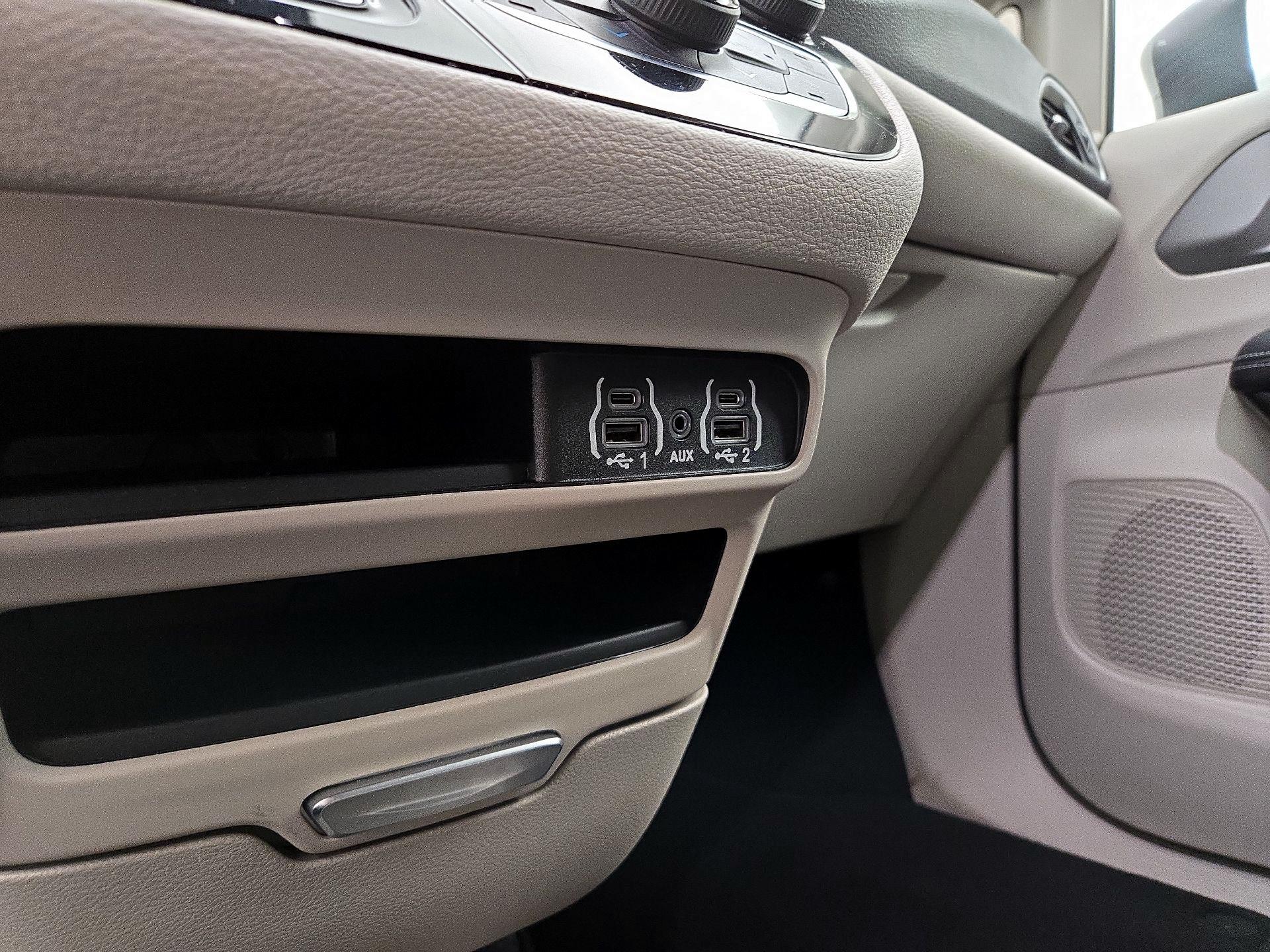 Thumbnail: 2023 Chrysler Pacifica - 18