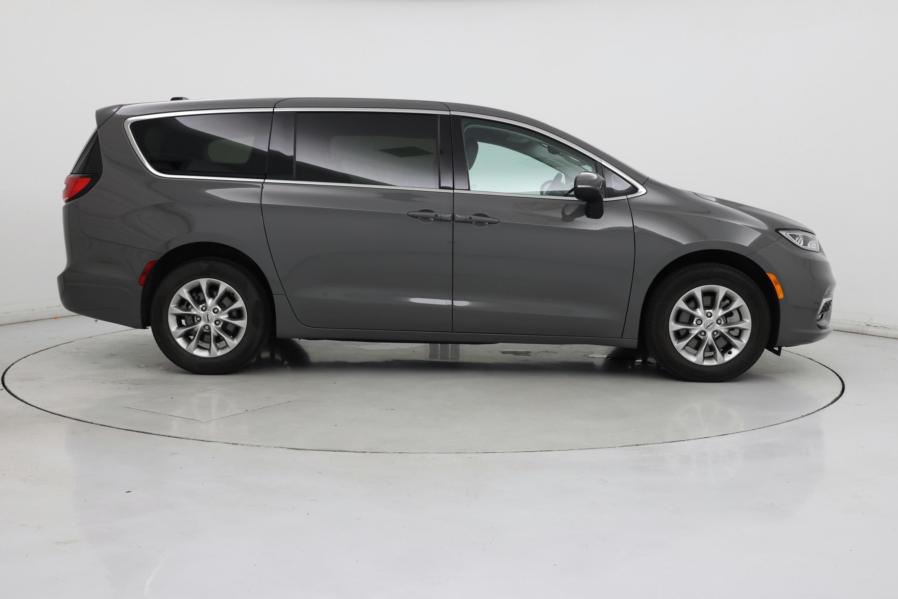 Thumbnail: 2023 Chrysler Pacifica - 7