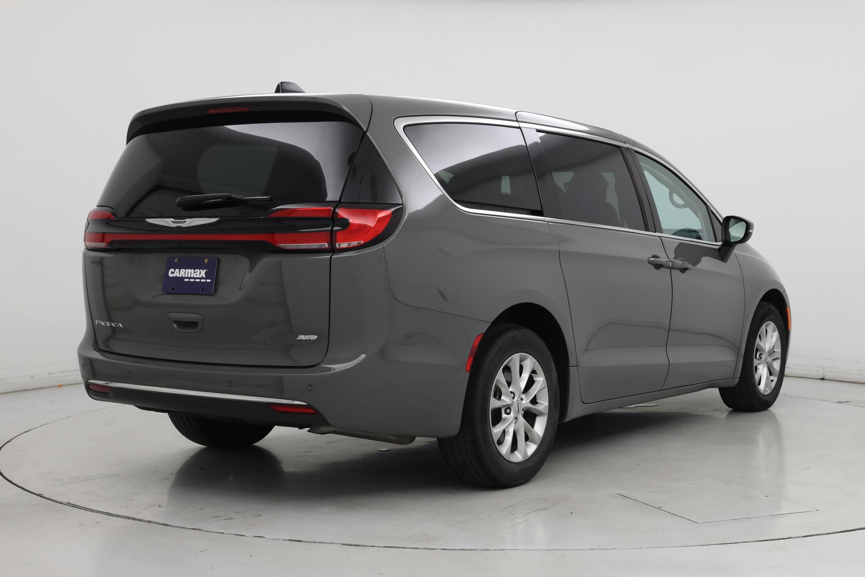 Thumbnail: 2023 Chrysler Pacifica - 8