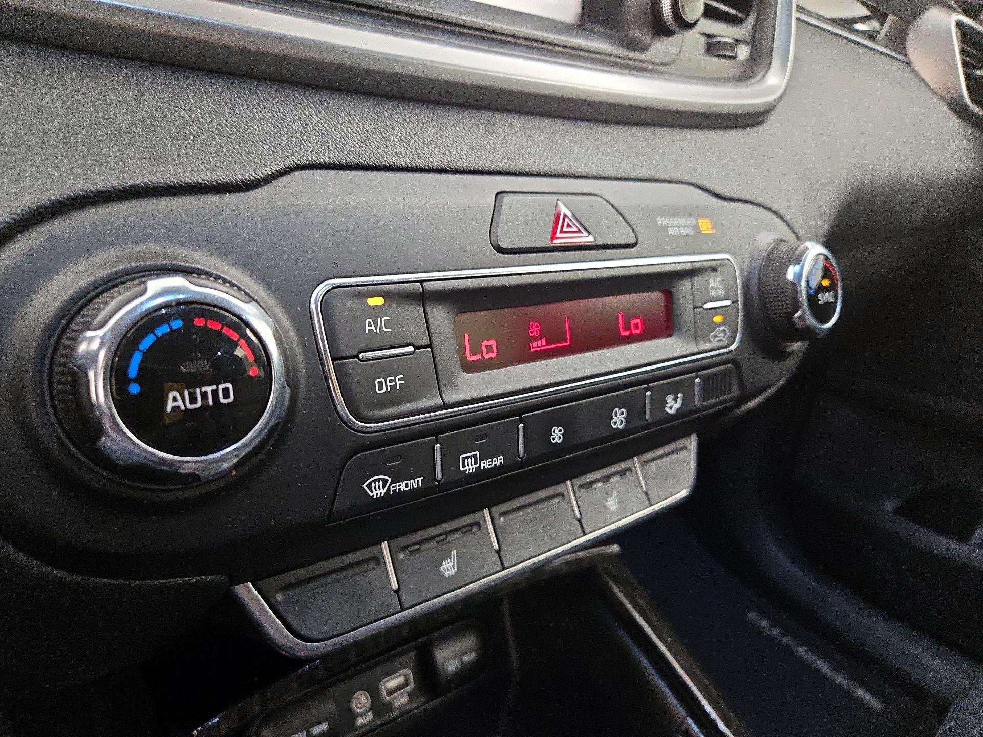 Thumbnail: 2020 Kia Sorento - 16