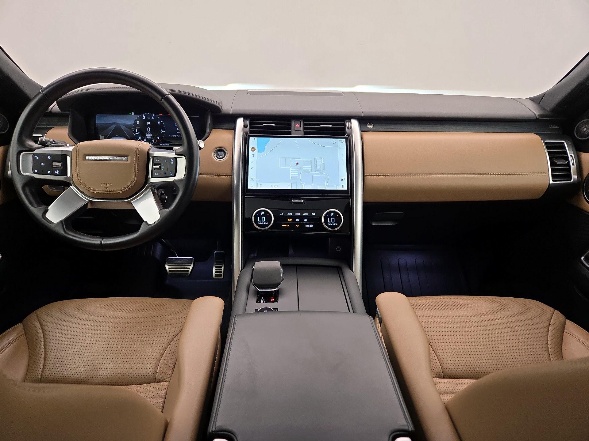 Thumbnail: 2023 Land Rover Discovery - 9