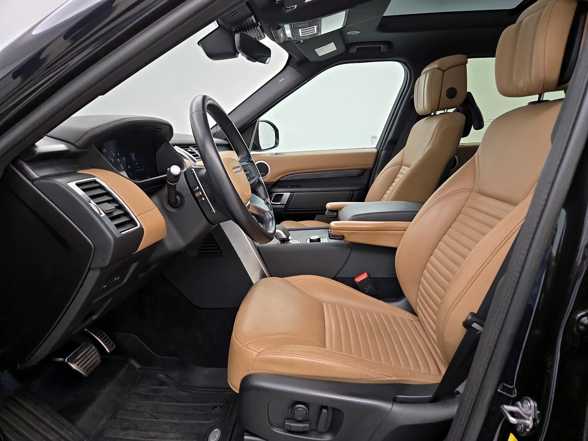 Thumbnail: 2023 Land Rover Discovery - 11
