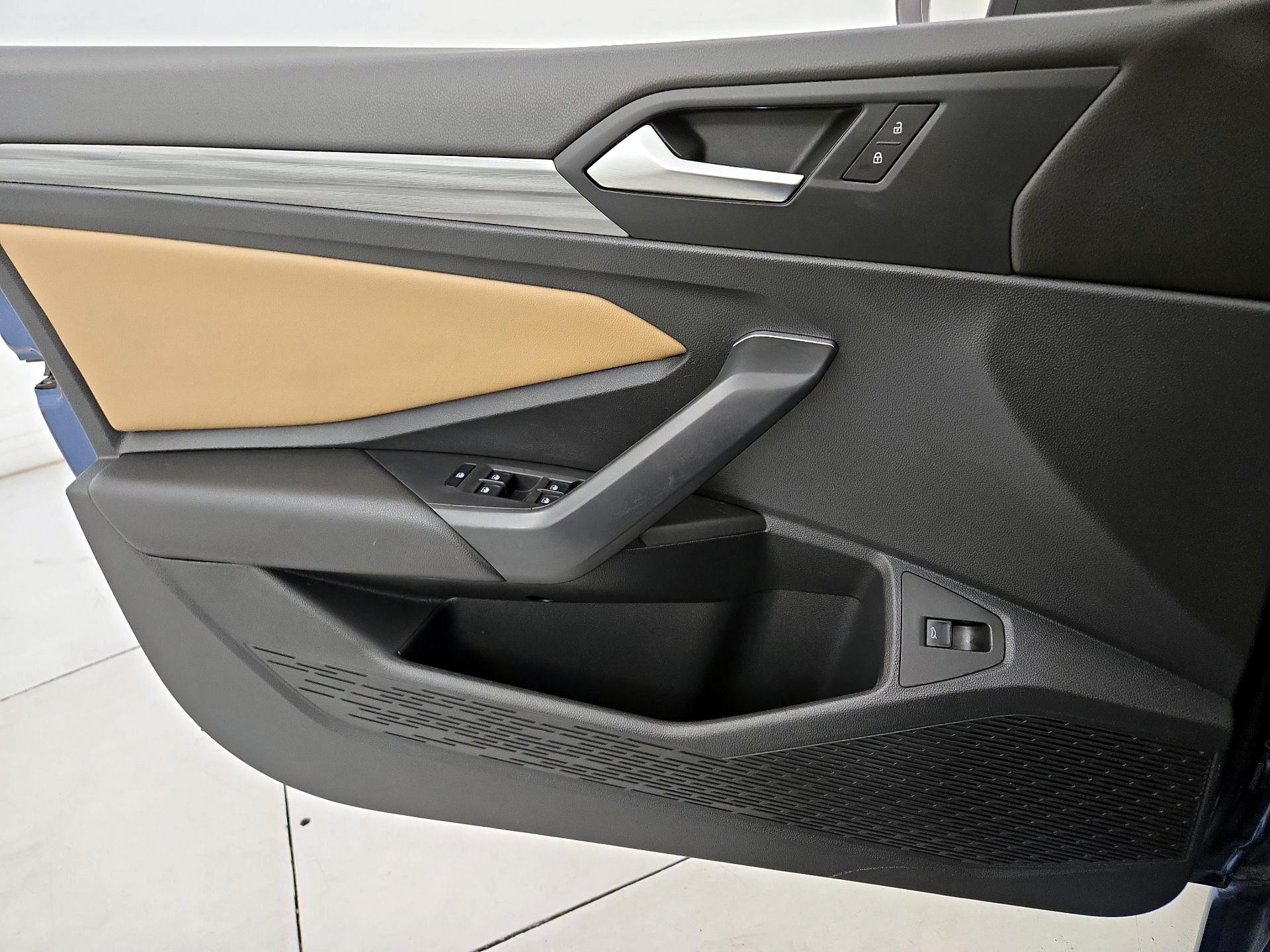 Thumbnail: 2019 Volkswagen Jetta - 12