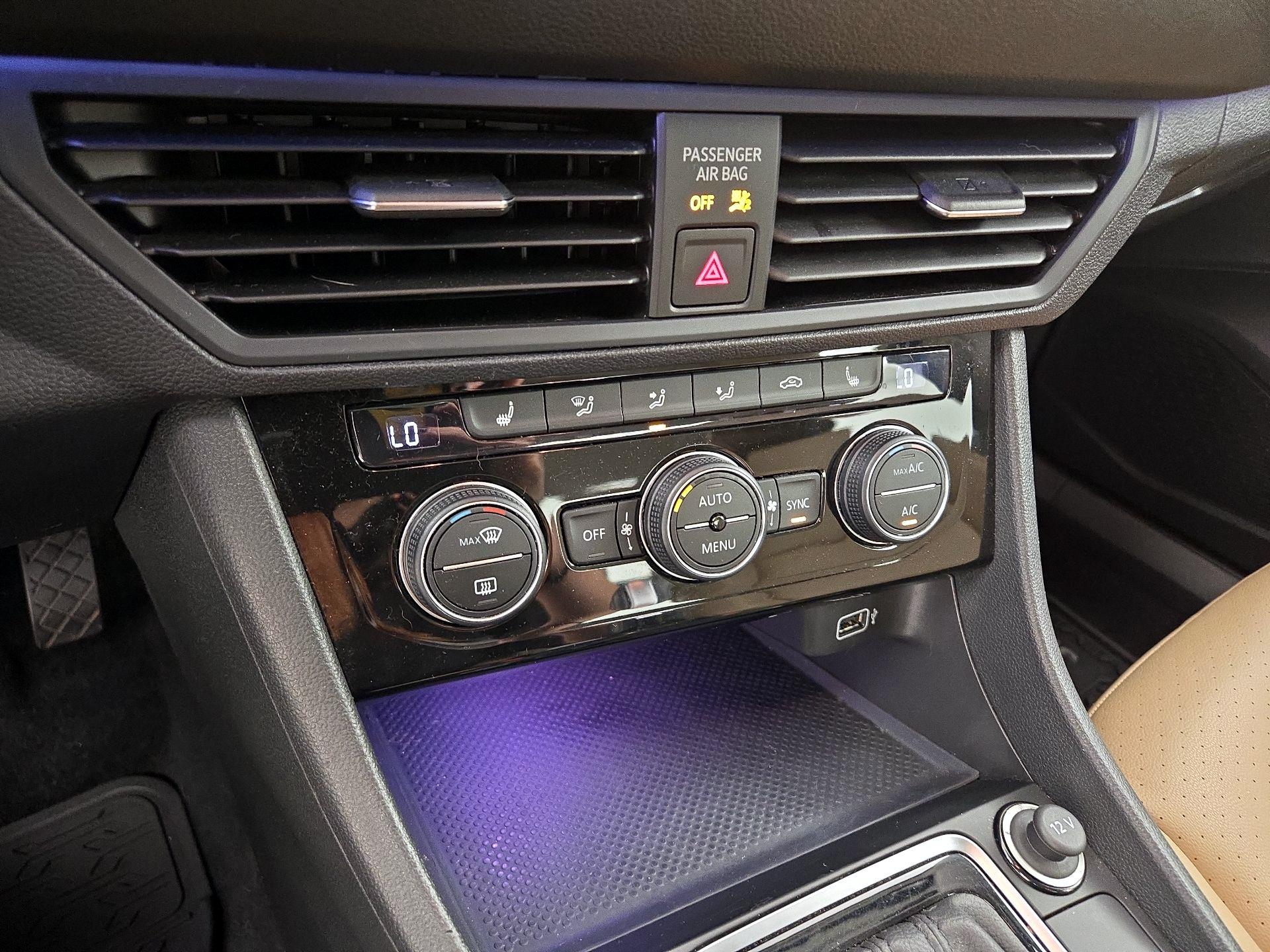 Thumbnail: 2019 Volkswagen Jetta - 16