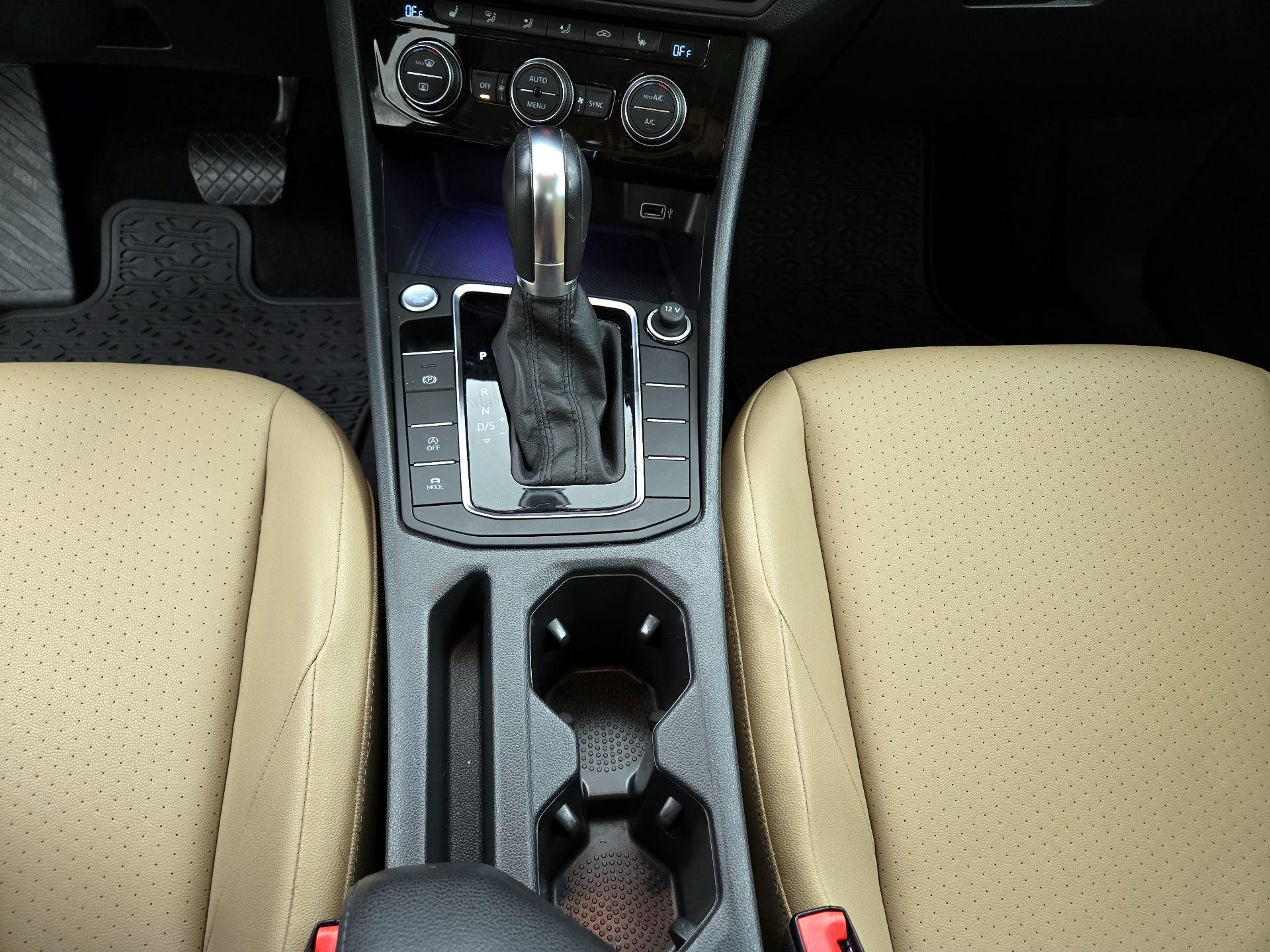 Thumbnail: 2019 Volkswagen Jetta - 17
