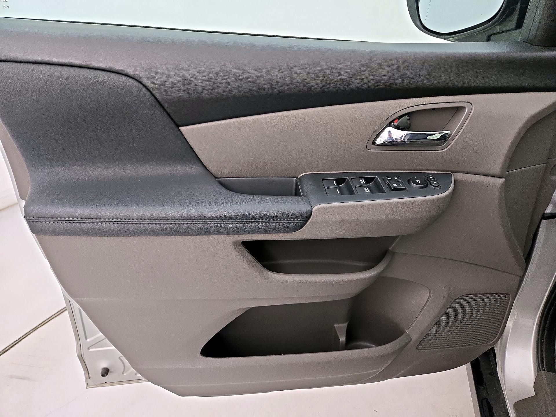 Thumbnail: 2015 Honda Odyssey - 12