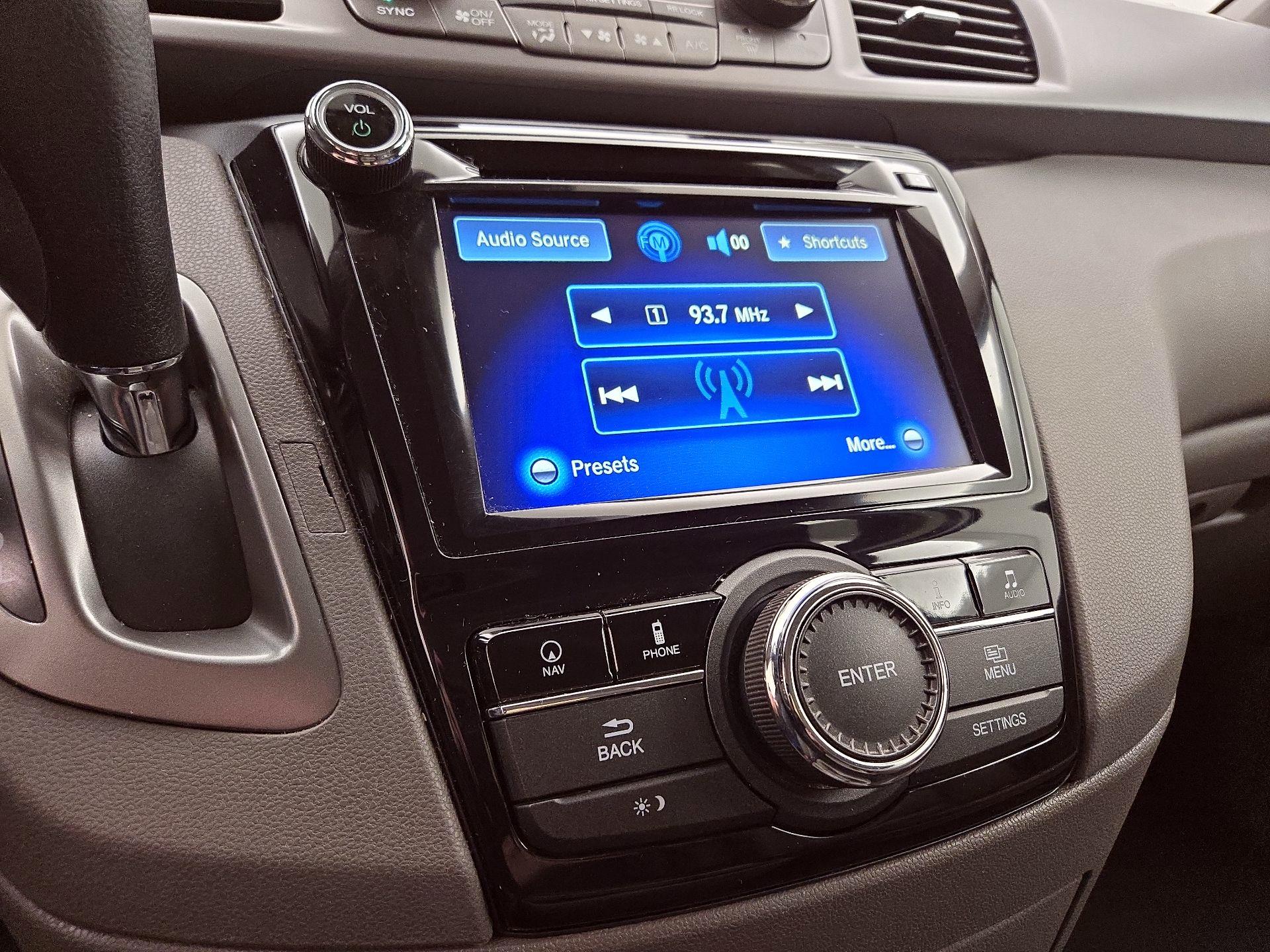 Thumbnail: 2015 Honda Odyssey - 16