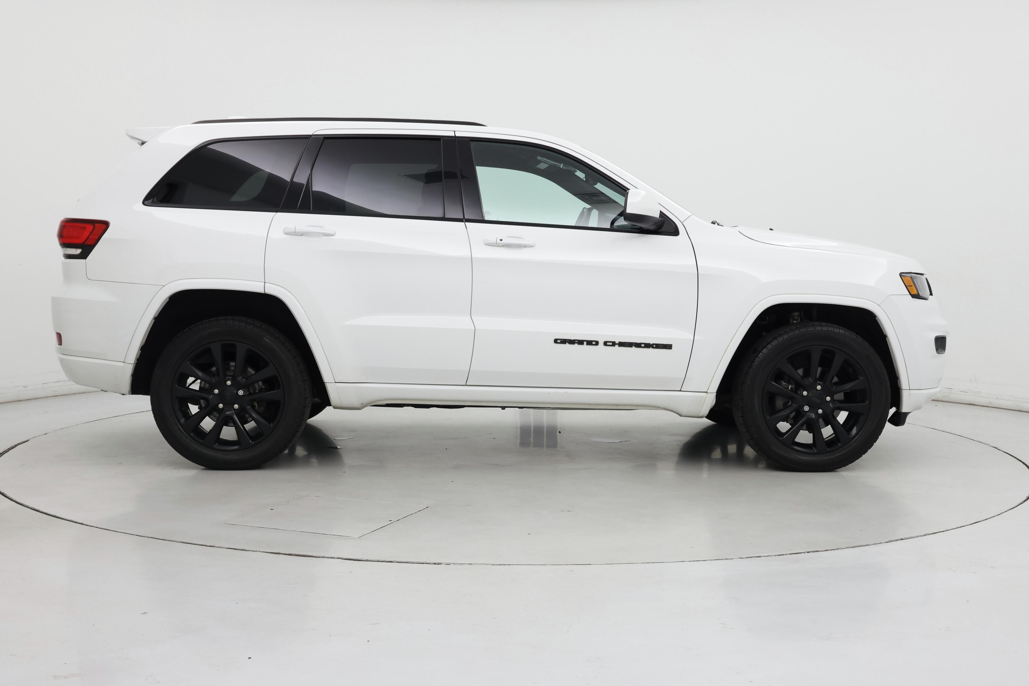 Thumbnail: 2018 Jeep Grand Cherokee - 7