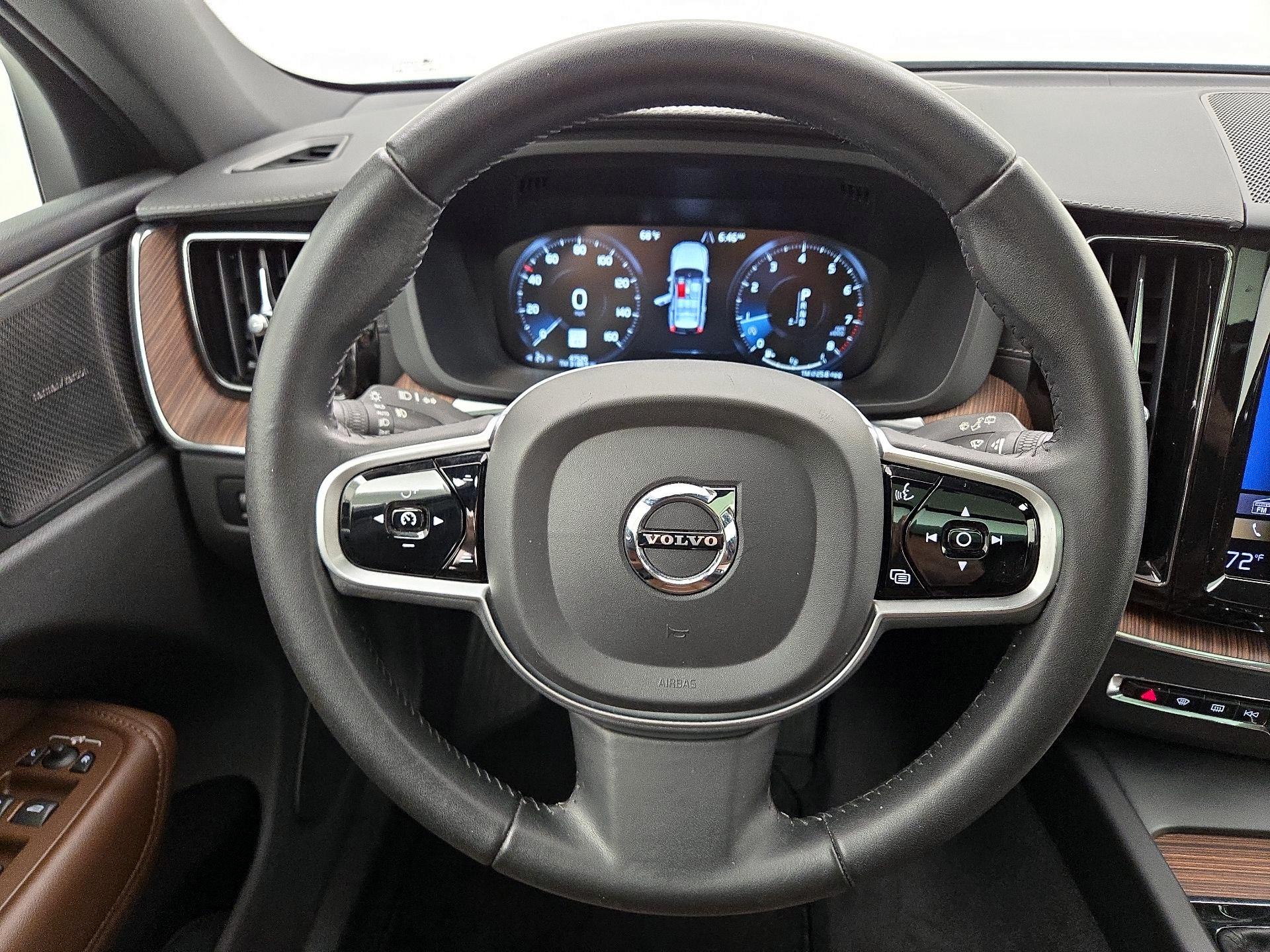 Thumbnail: 2021 Volvo XC60 - 10