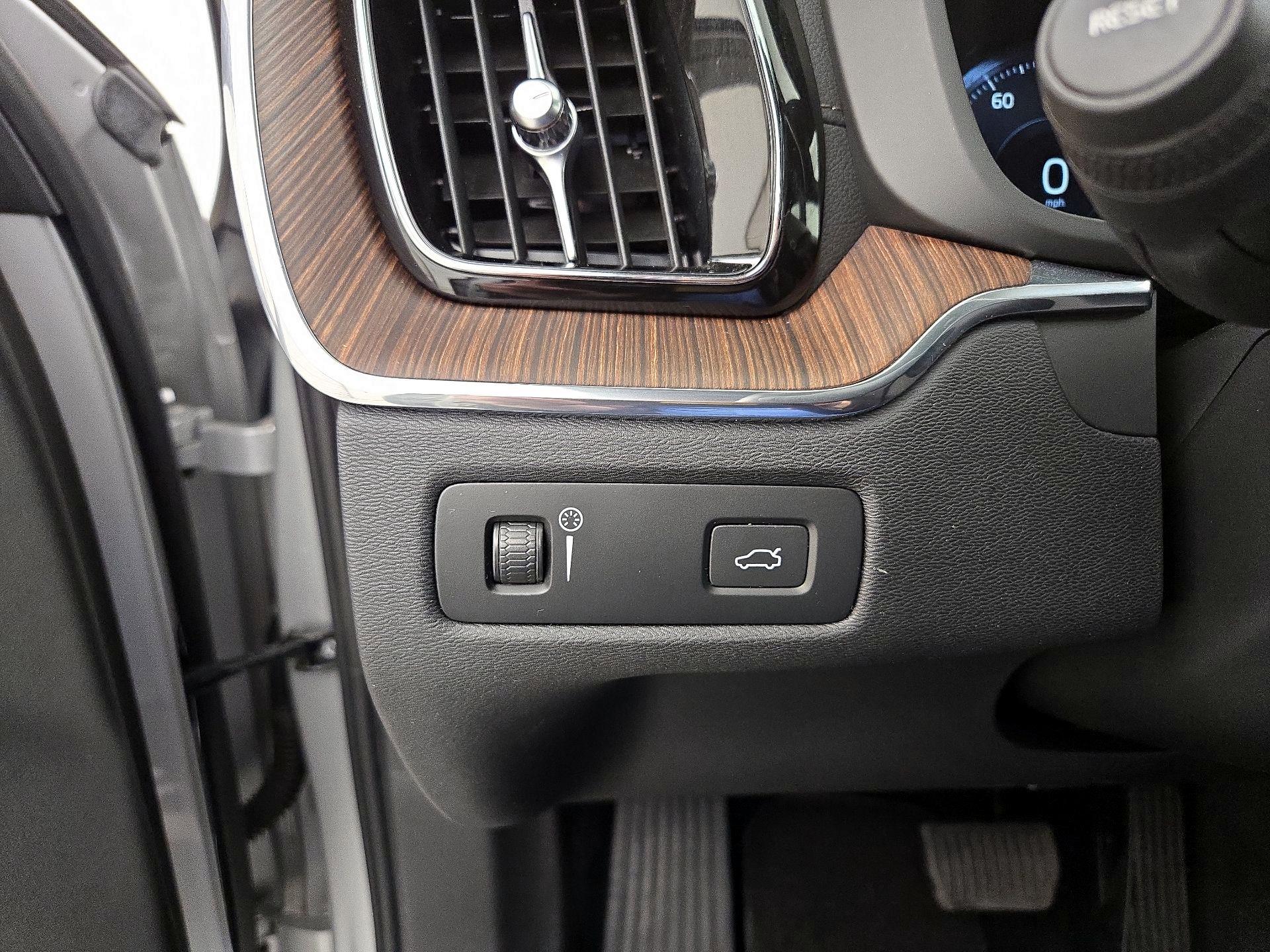 Thumbnail: 2021 Volvo XC60 - 13