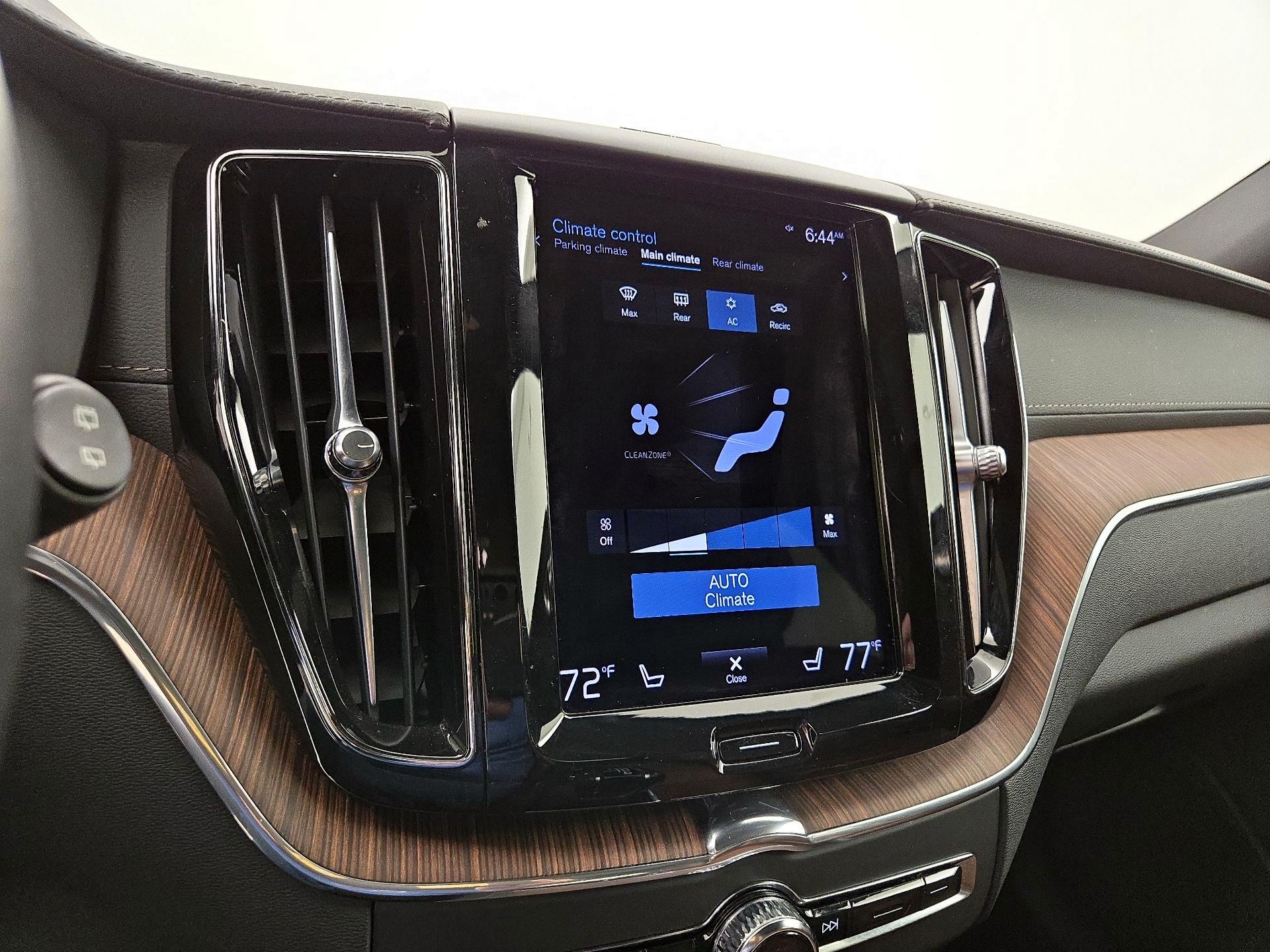 Thumbnail: 2021 Volvo XC60 - 17