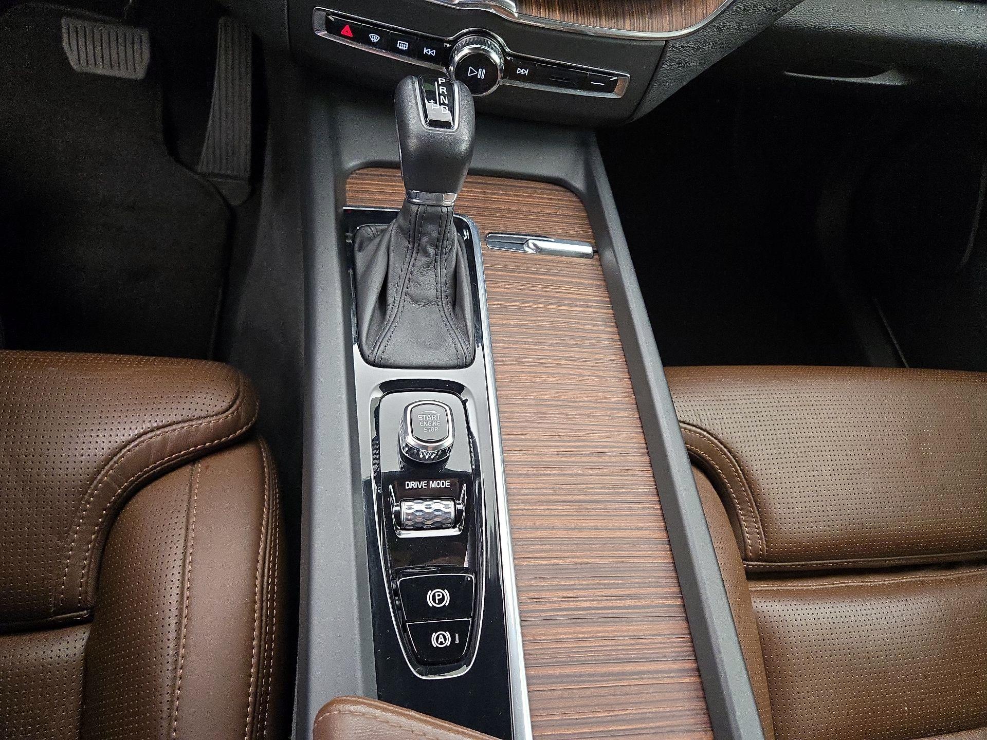 Thumbnail: 2021 Volvo XC60 - 18