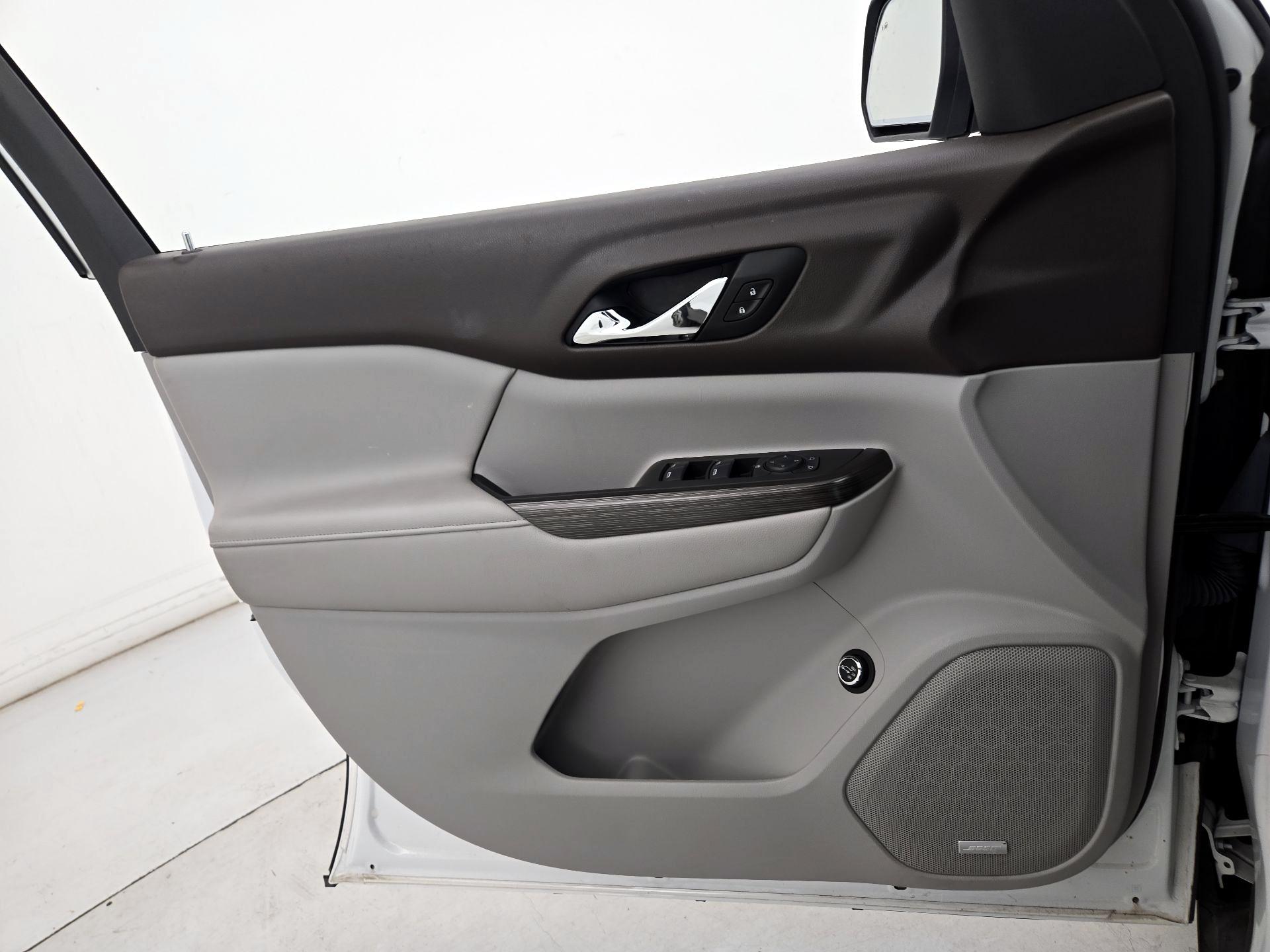 Thumbnail: 2017 GMC Acadia - 12