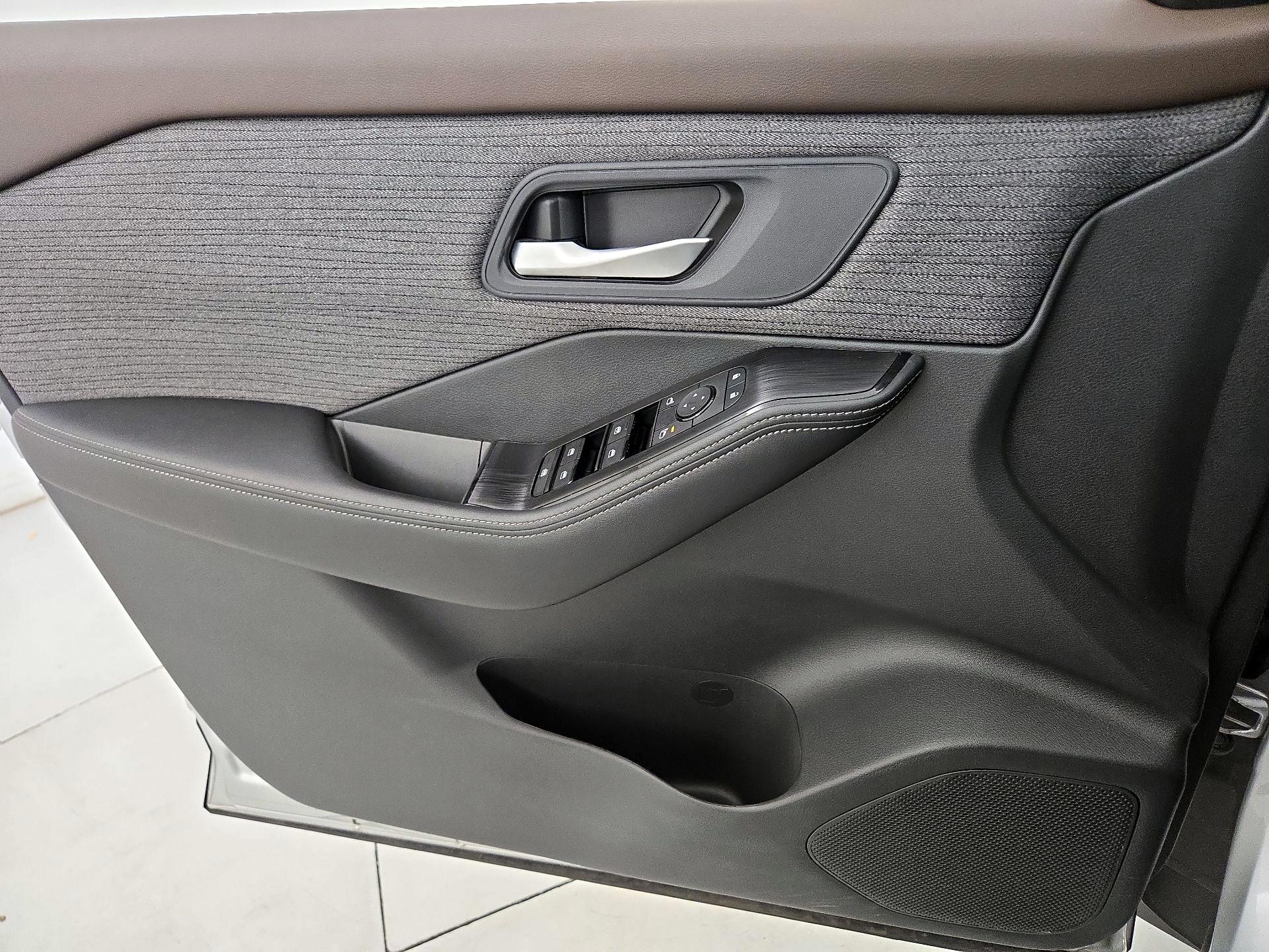 Thumbnail: 2023 Nissan Rogue - 12