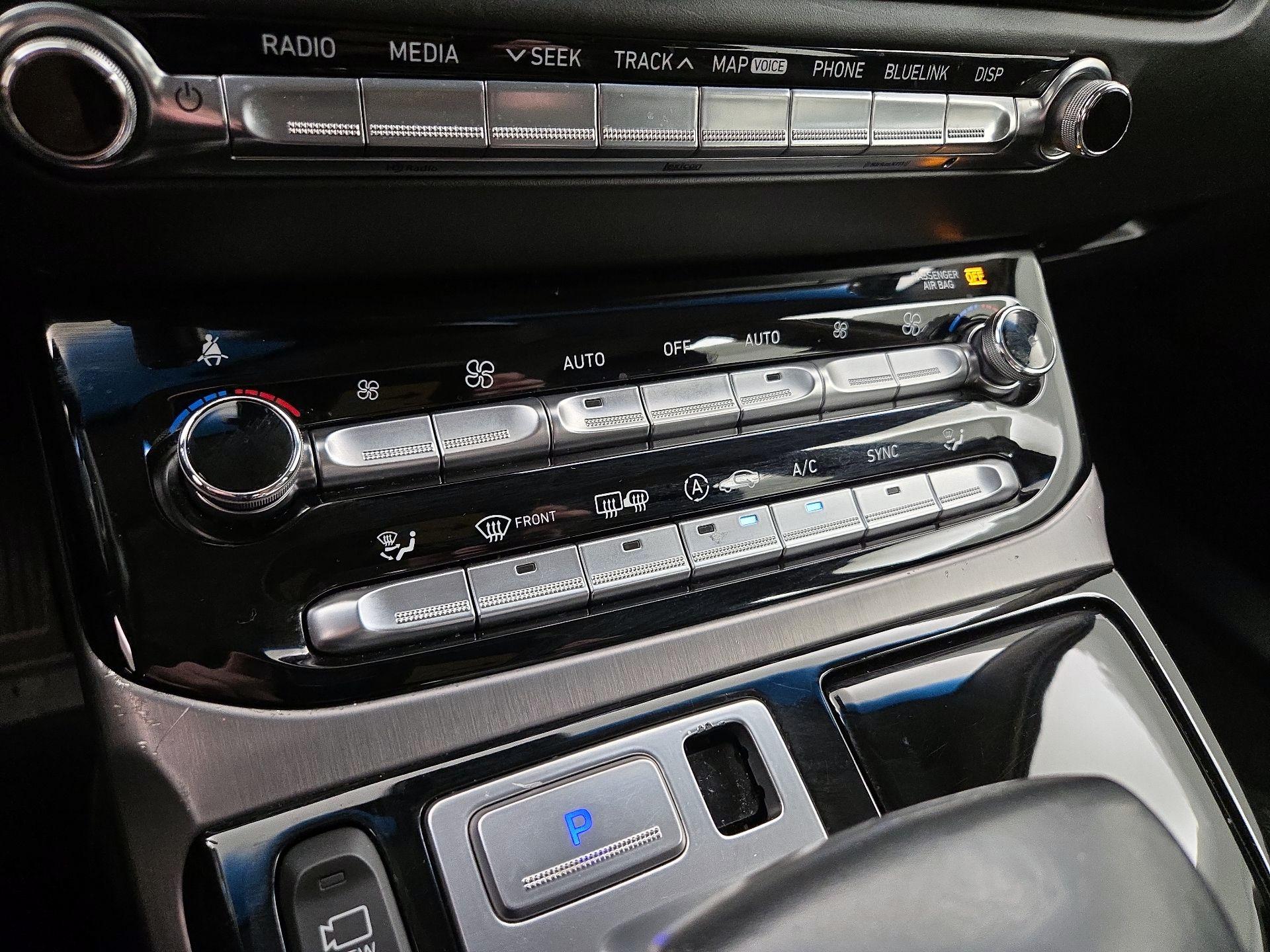 Thumbnail: 2017 Genesis G90 - 17