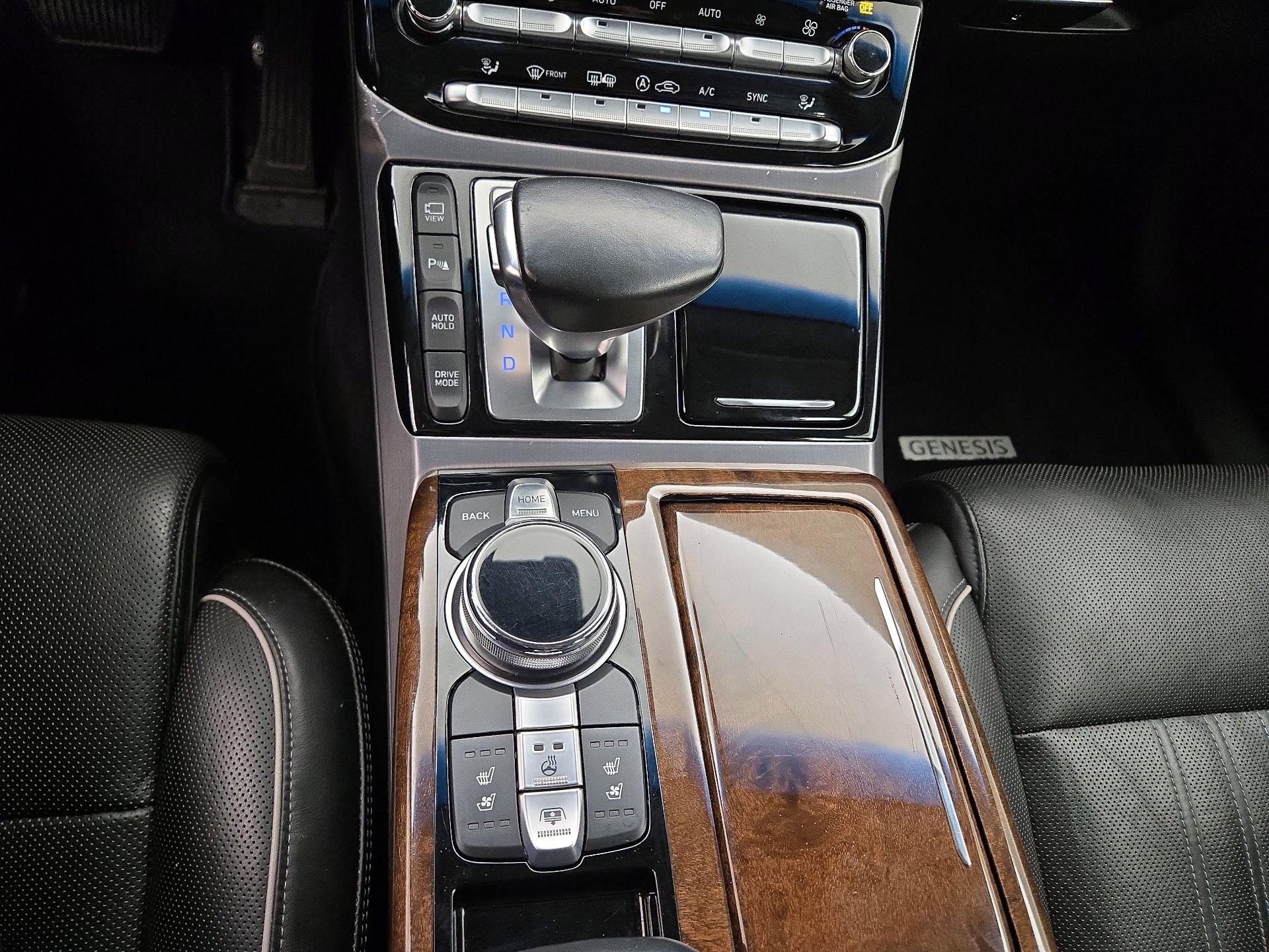 Thumbnail: 2017 Genesis G90 - 18