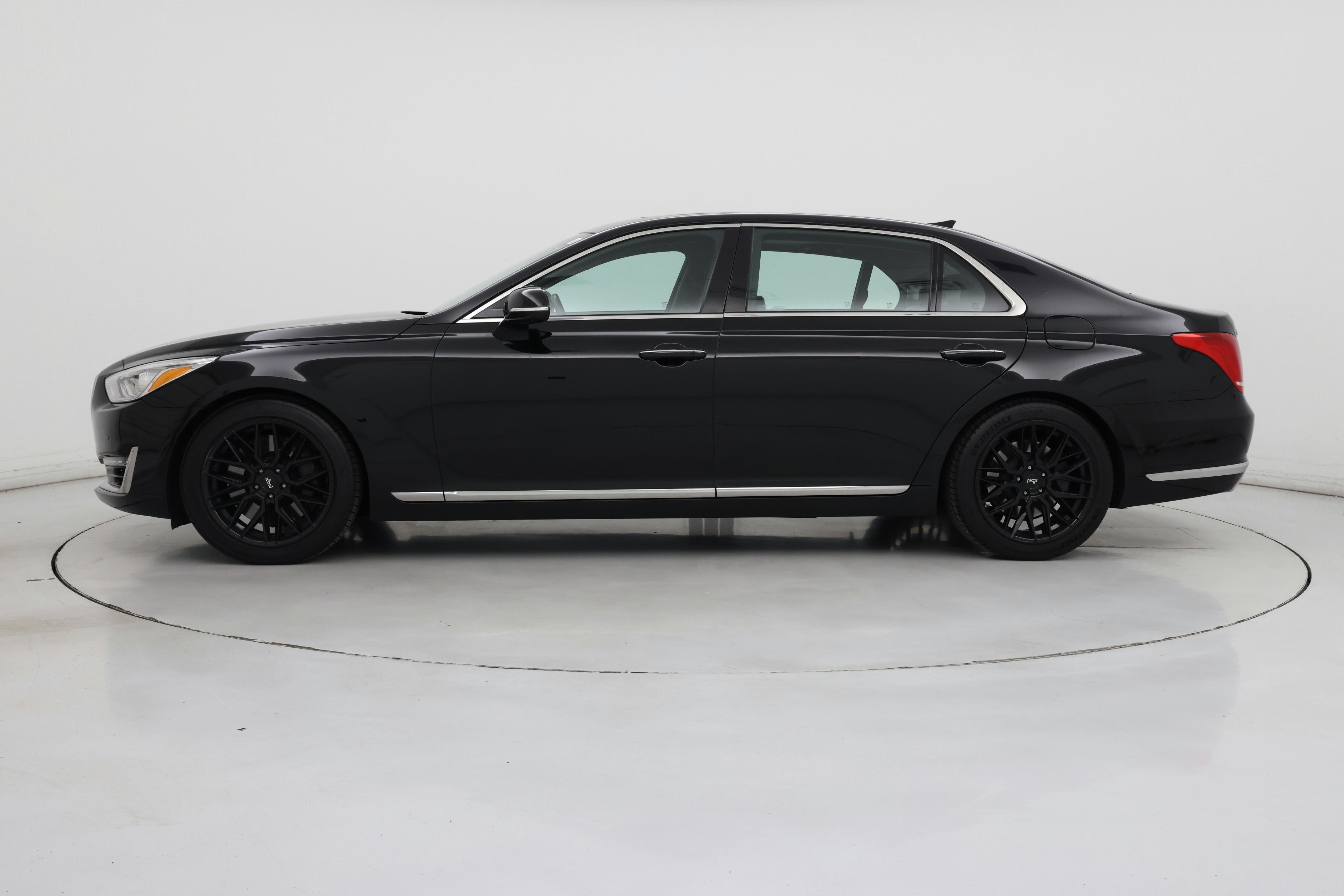 Thumbnail: 2017 Genesis G90 - 3