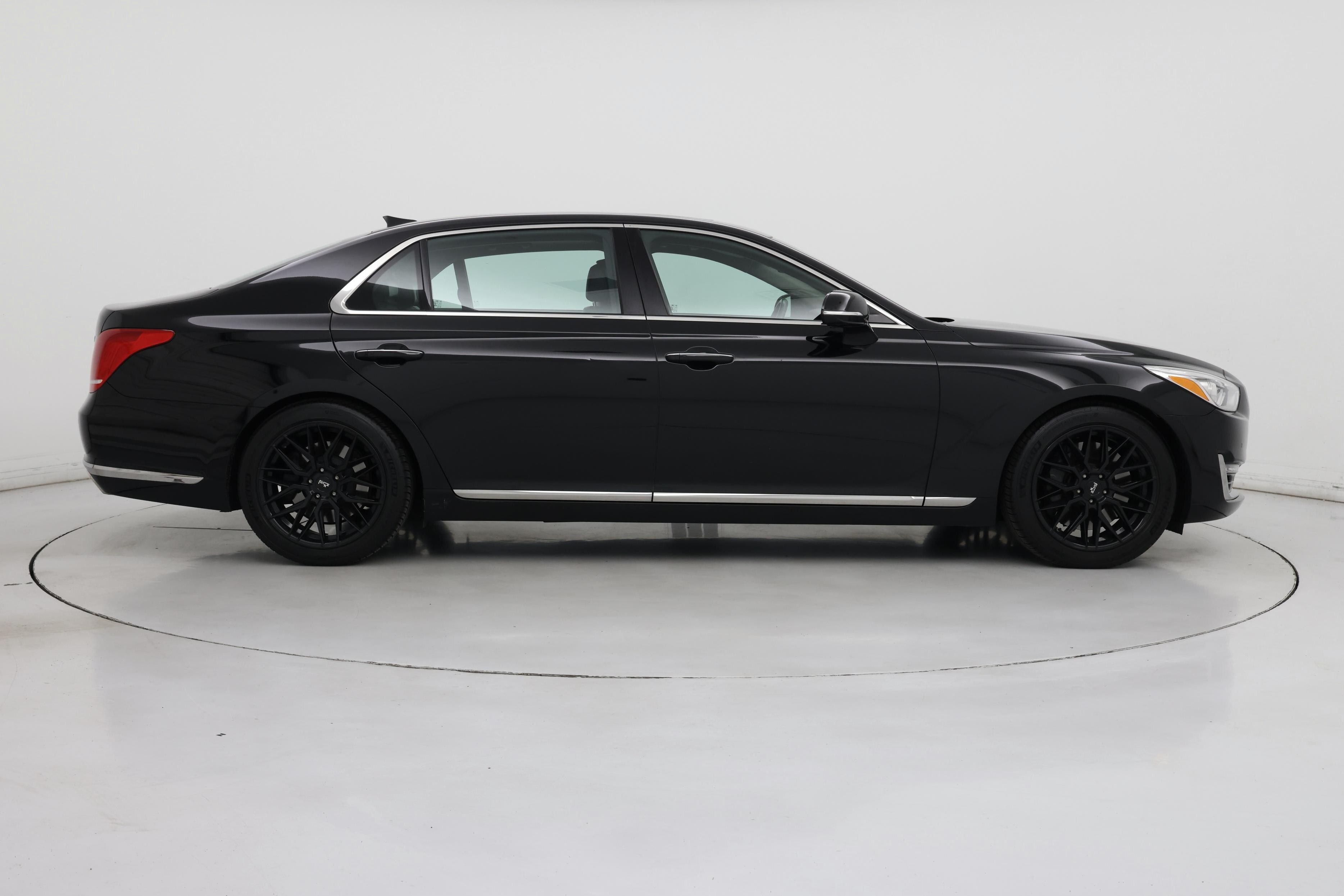 Thumbnail: 2017 Genesis G90 - 7