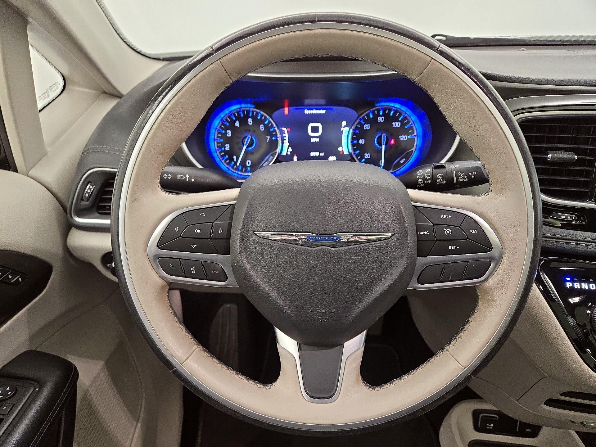 Thumbnail: 2019 Chrysler Pacifica - 10