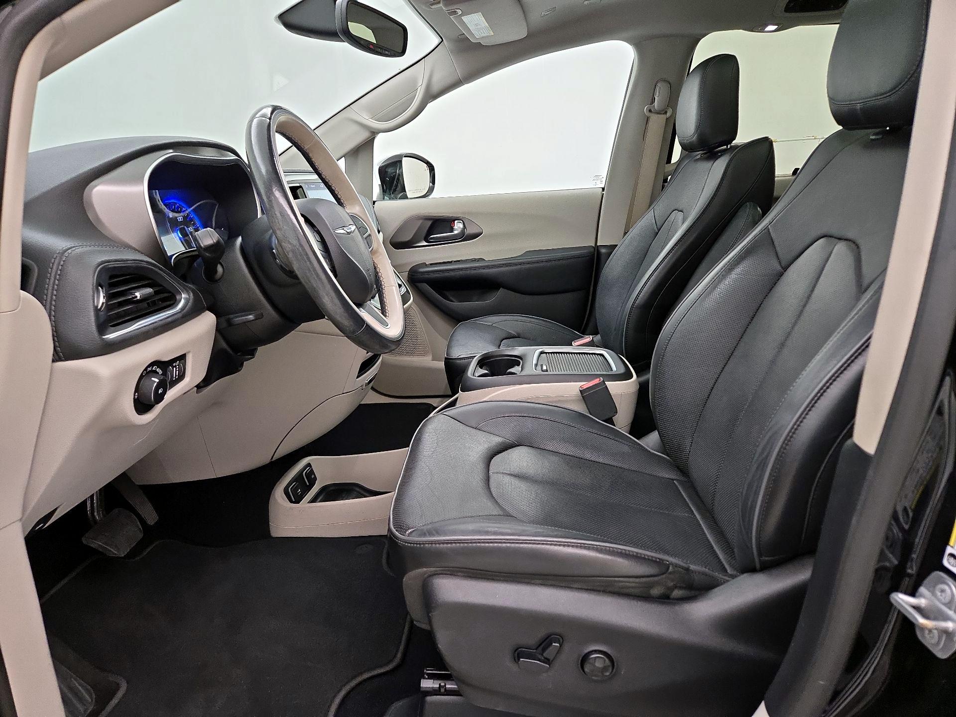 Thumbnail: 2019 Chrysler Pacifica - 11