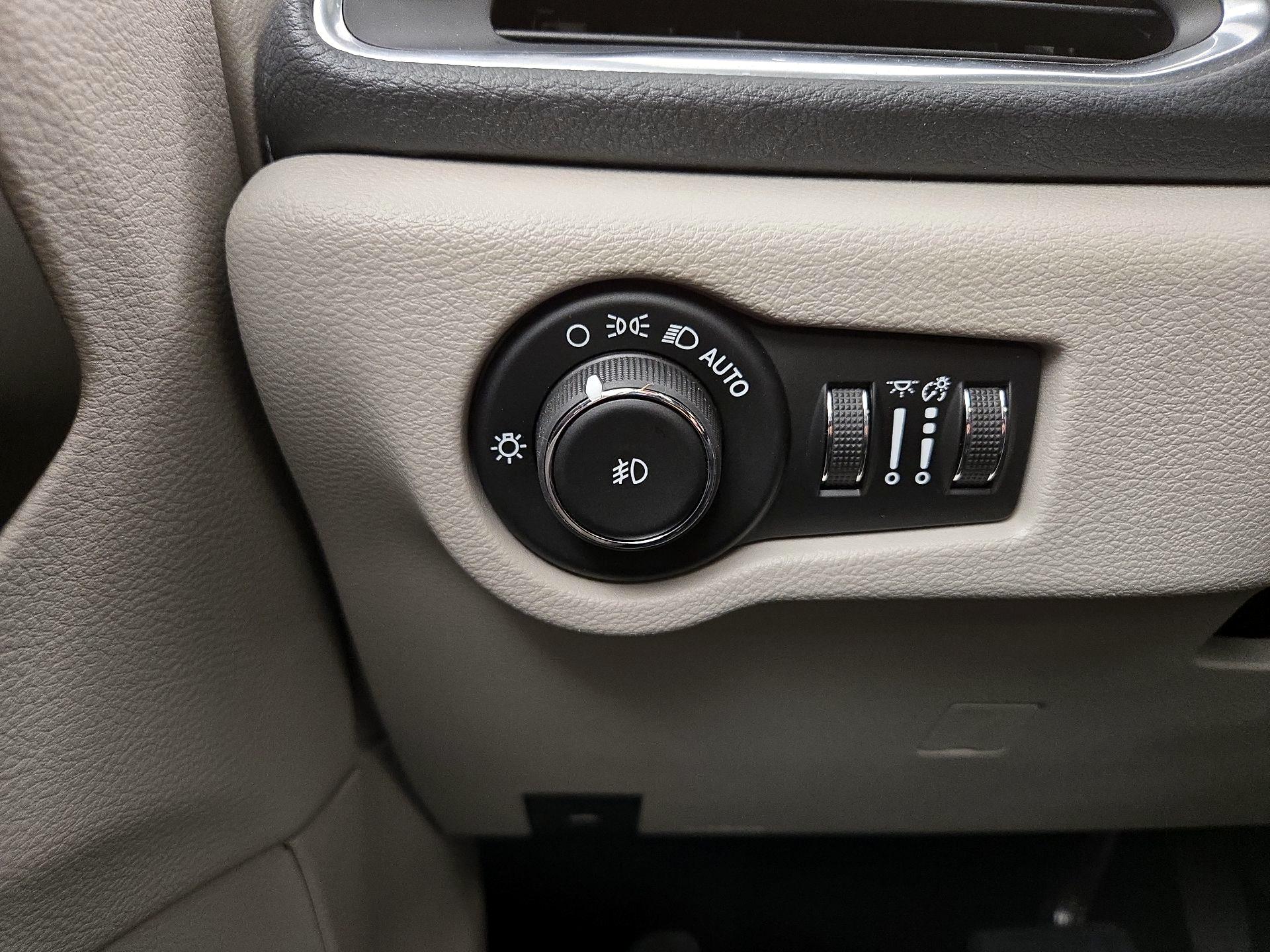 Thumbnail: 2019 Chrysler Pacifica - 13