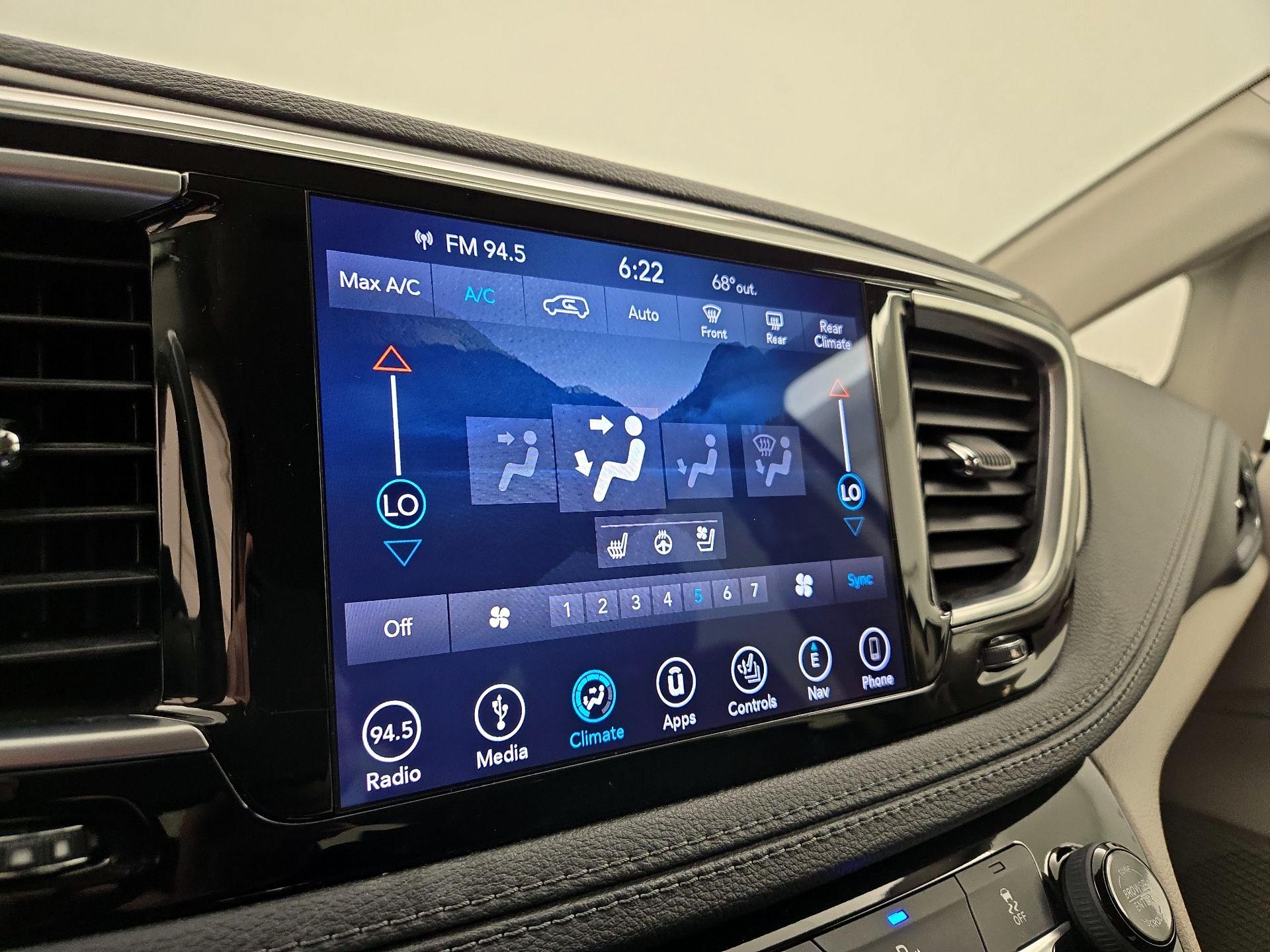 Thumbnail: 2019 Chrysler Pacifica - 17