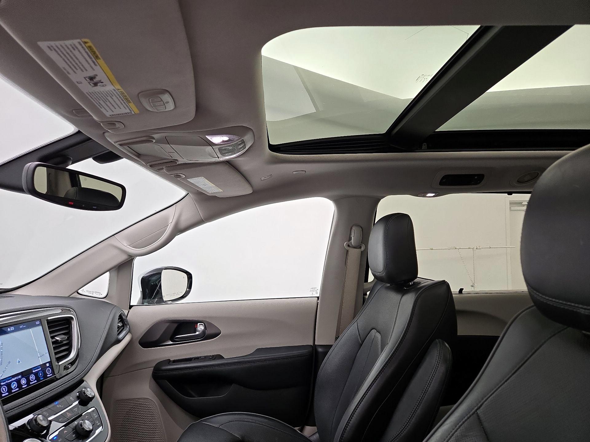 Thumbnail: 2019 Chrysler Pacifica - 20