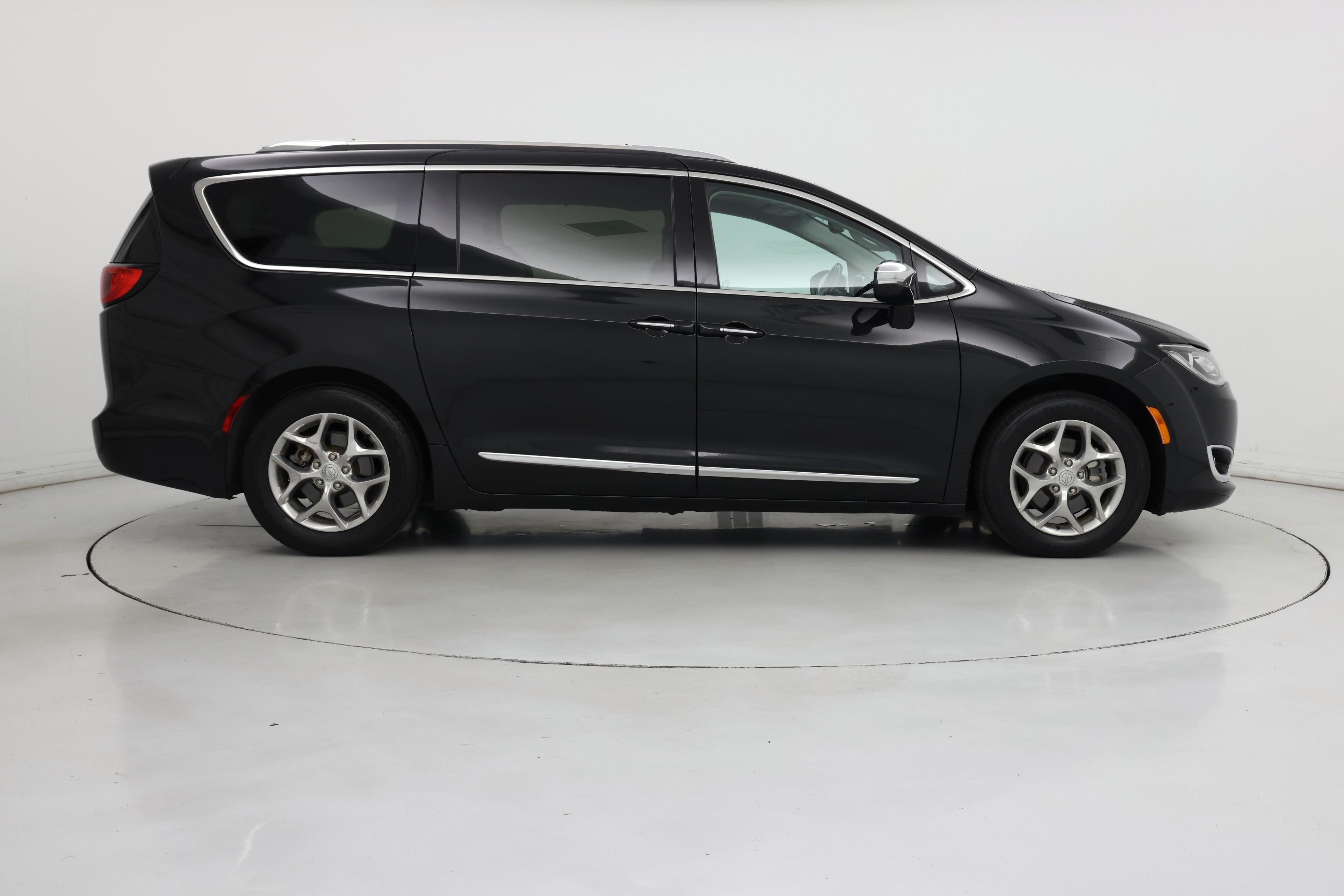 Thumbnail: 2019 Chrysler Pacifica - 7